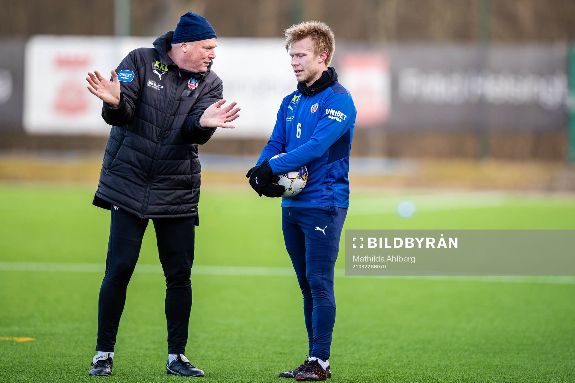 Tränare Jörgen Lennartsson och Andreas Landgren under en träning med Helsingborg den 22 mars 2021 i Helsingborg. 