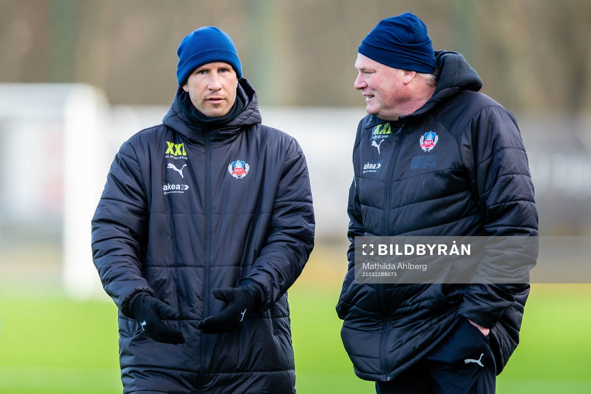 Assisterande tränare Mattias Lindström och tränare Jörgen Lennartsson under en träning med Helsingborg den 22 mars 2021 i Helsingborg. 