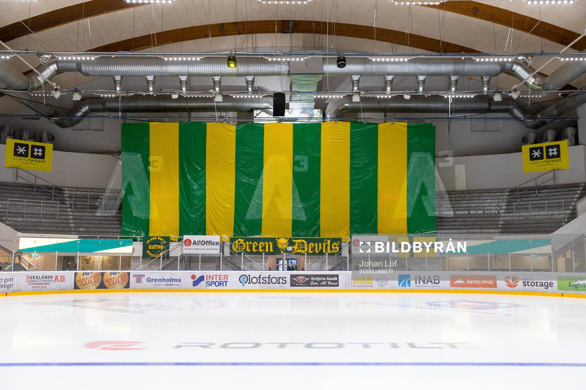 Supporterklubben Green Devils har dekorerat ståplats H i