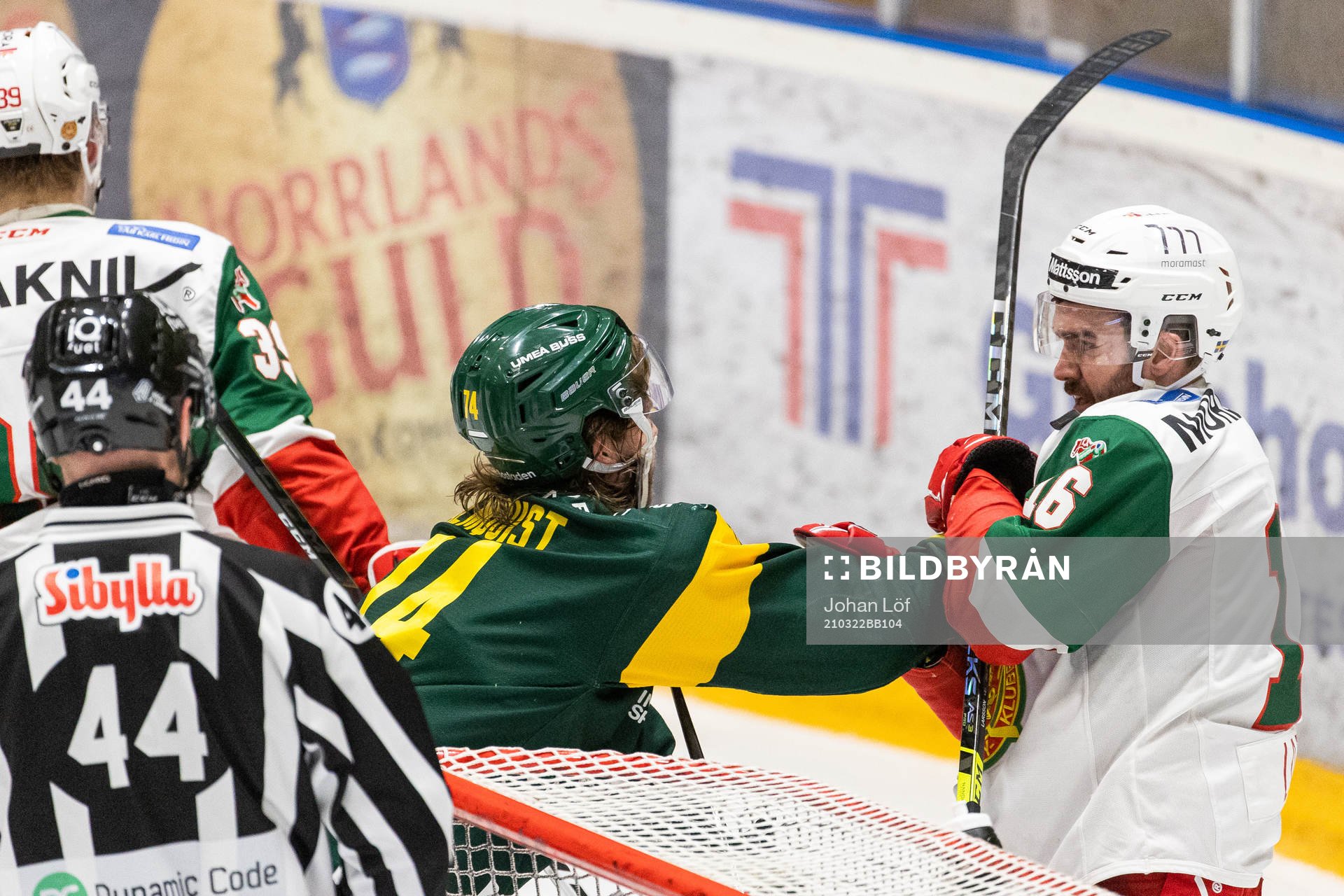 Björklövens Zach Palmquist och Moras Ludvig Larsson i