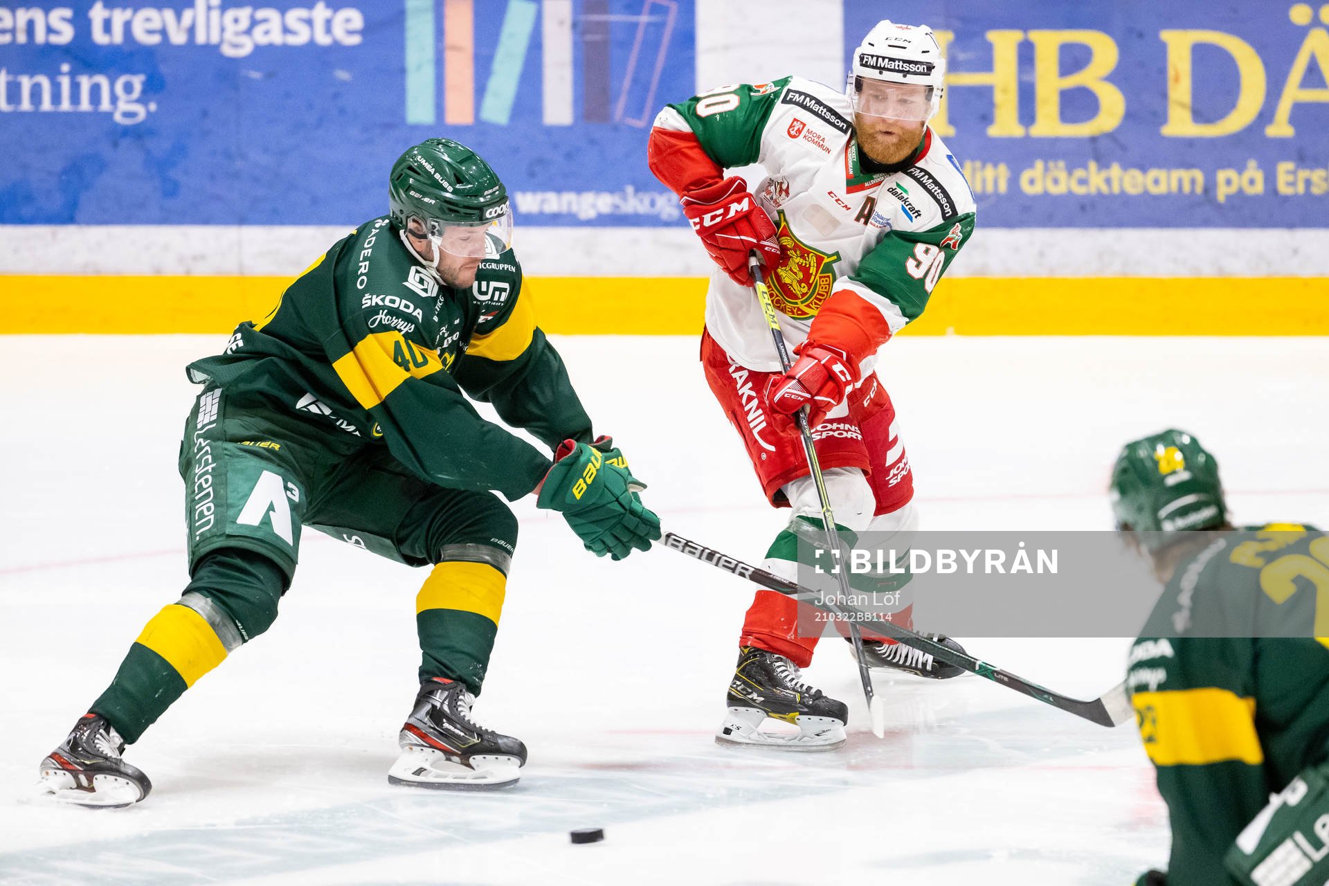 Björklövens Sebastian Selin och Moras Daniel Ljungren i