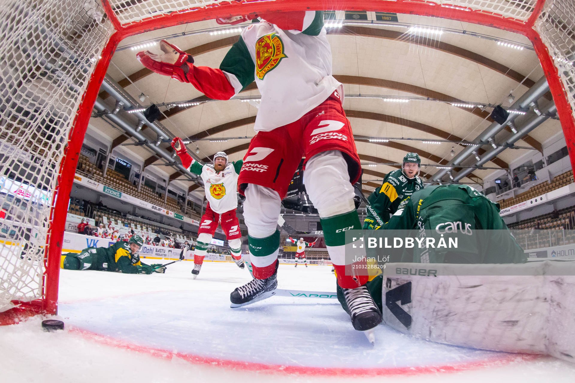 Moras Robin Johansson jublar