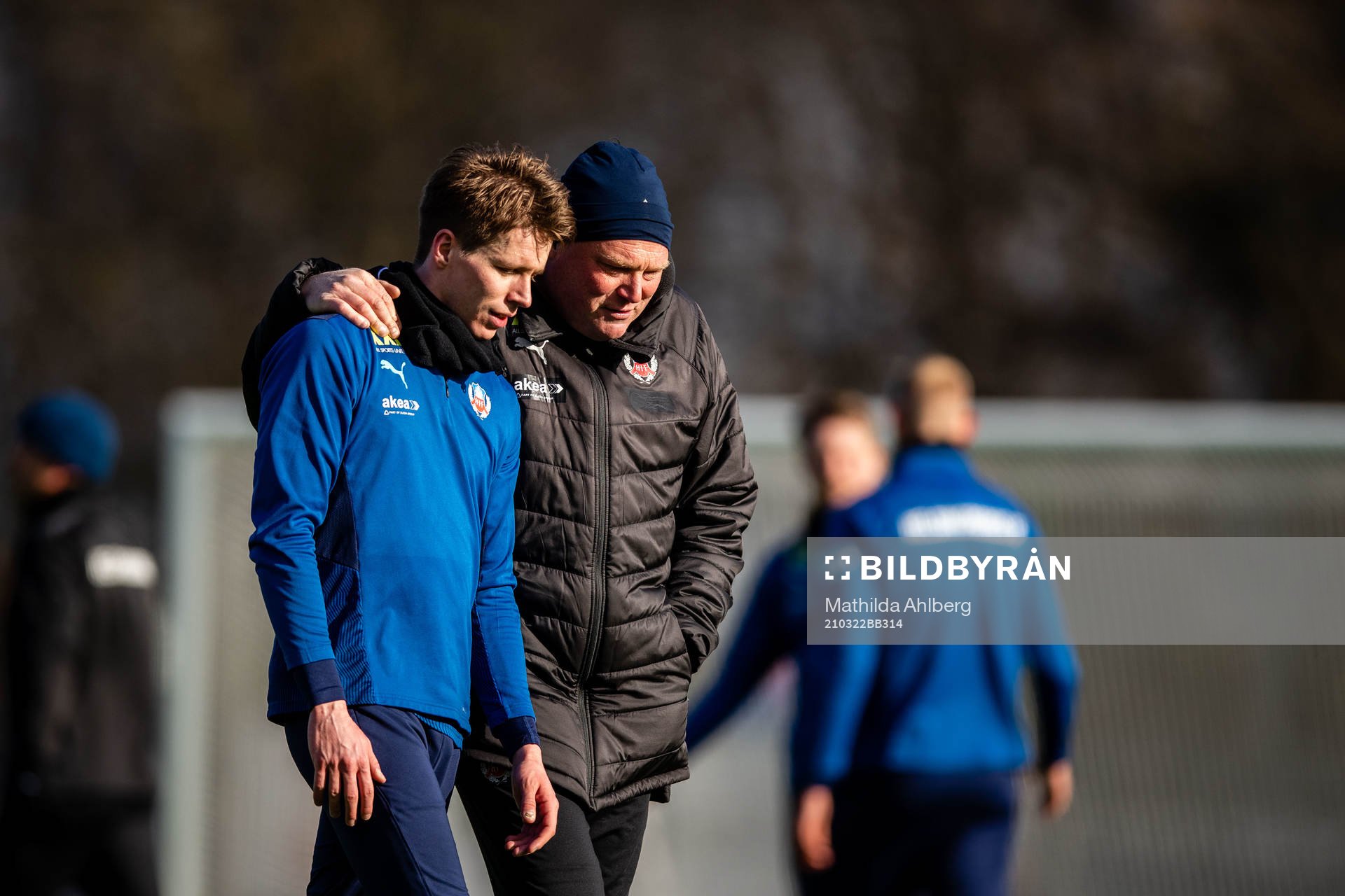 Bödvar Bödvarsson och tränare Jörgen Lennartsson under en träning med Helsingborg den 22 mars 2021 i Helsingborg. 