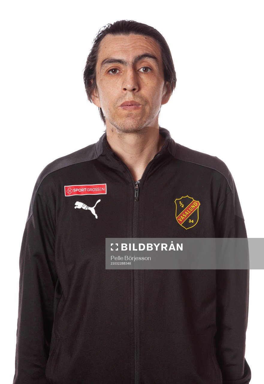 Vasalunds materialförvaltare Francisco Rojas poserar för ett porträtt den 22 mars 2021 i Stockholm.