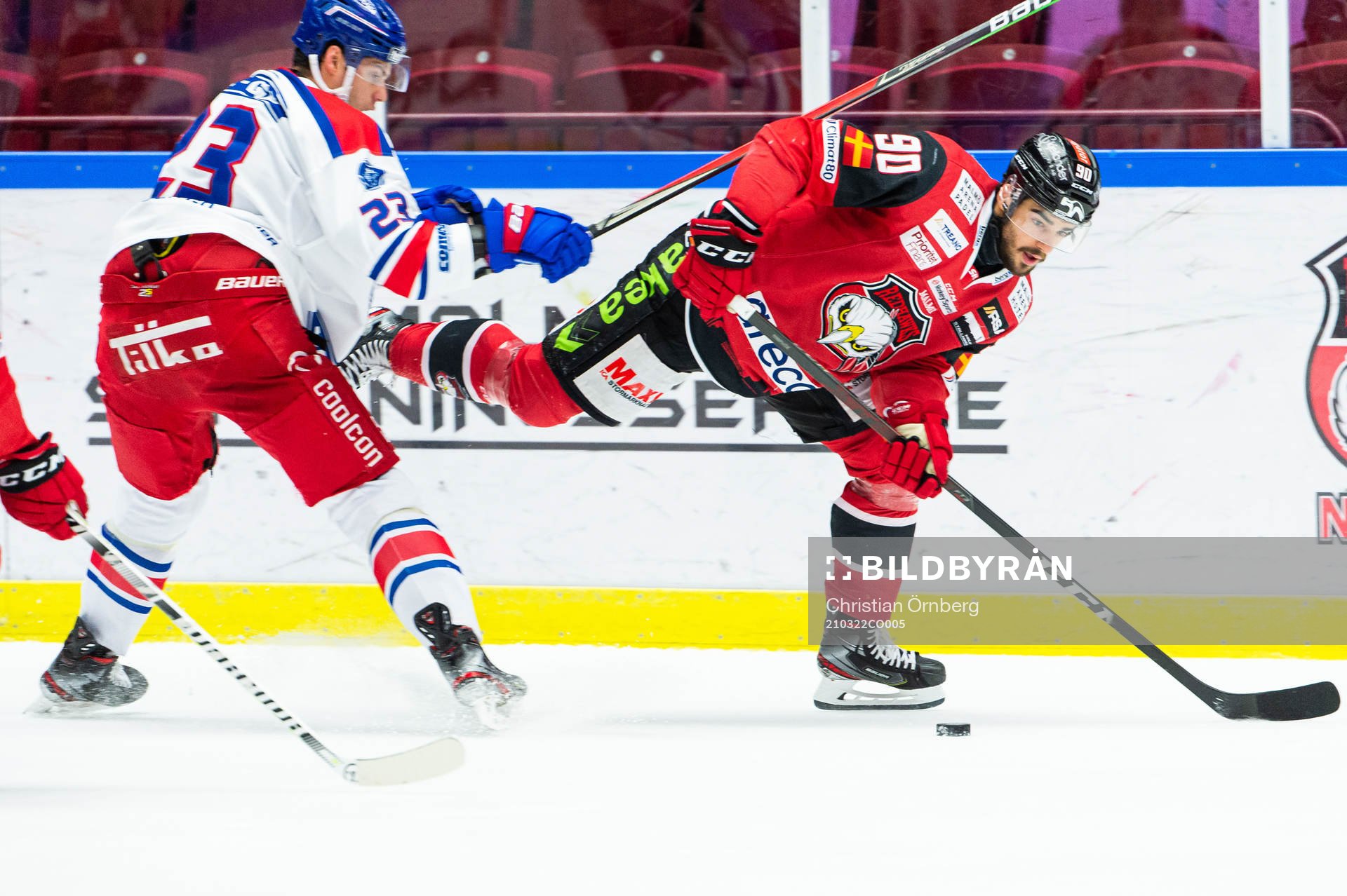 Oskarshamns Andrew Obrien och Malmö Redhawks Joseph Veleno