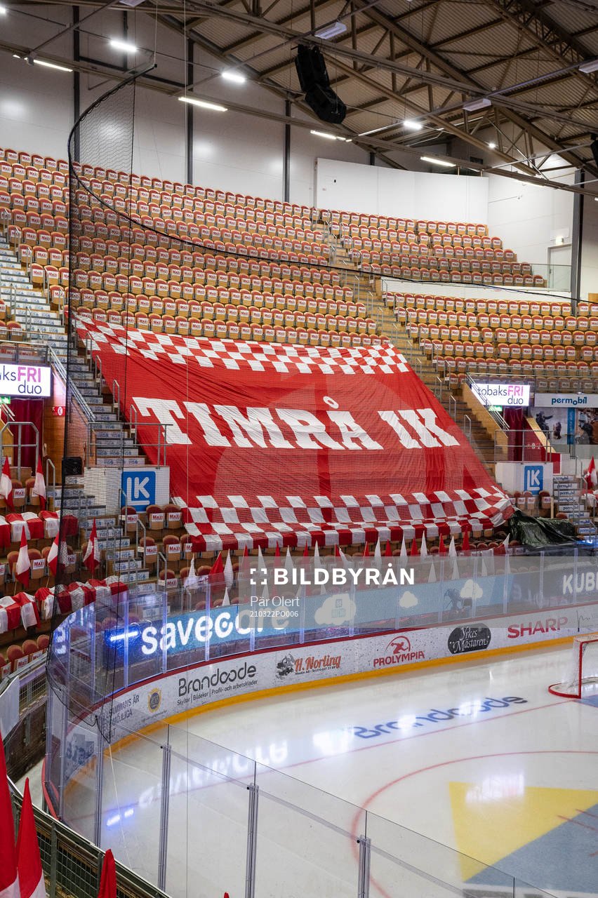 NHC Arena med tifo på läktaren