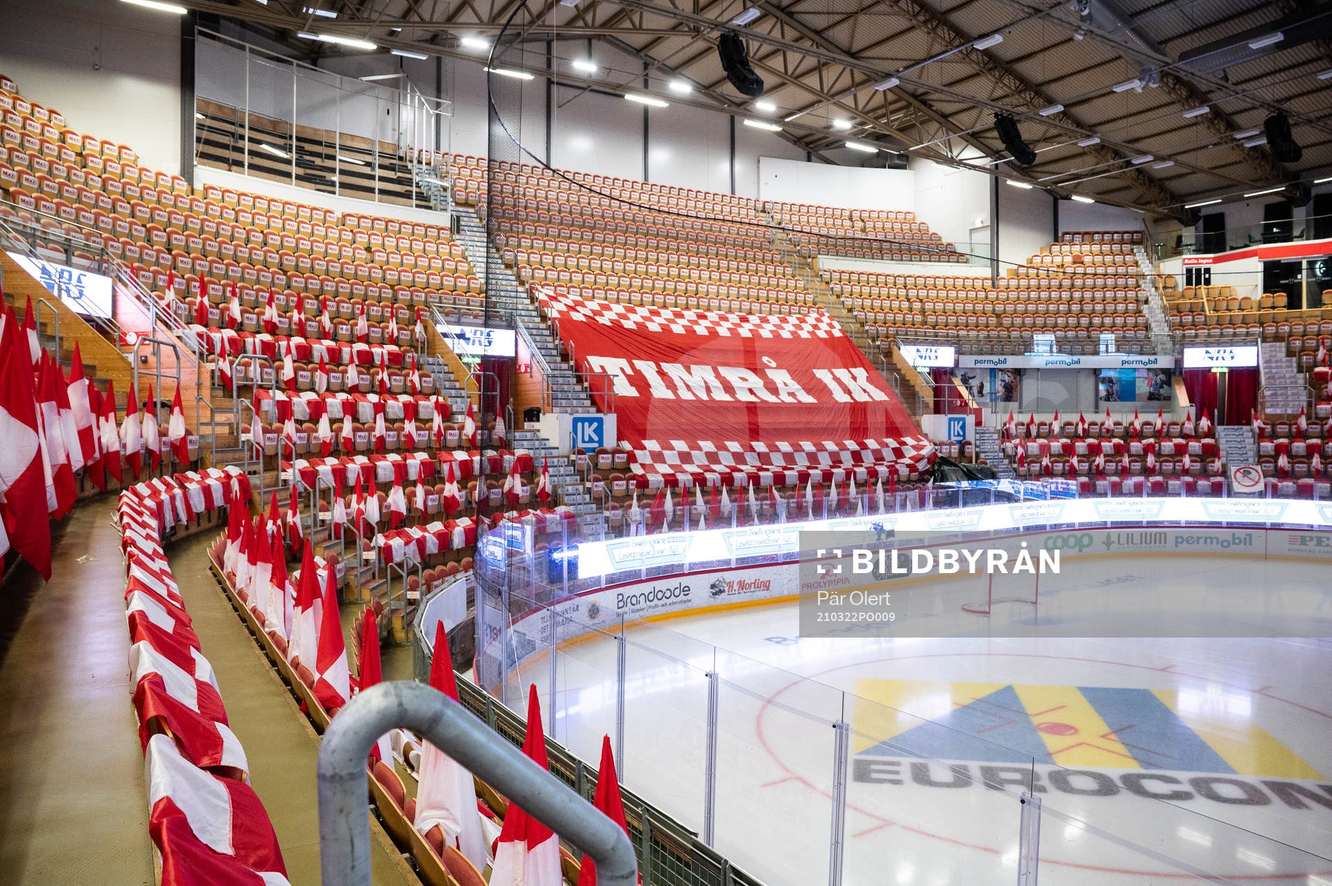 NHC Arena med tifo på läktaren