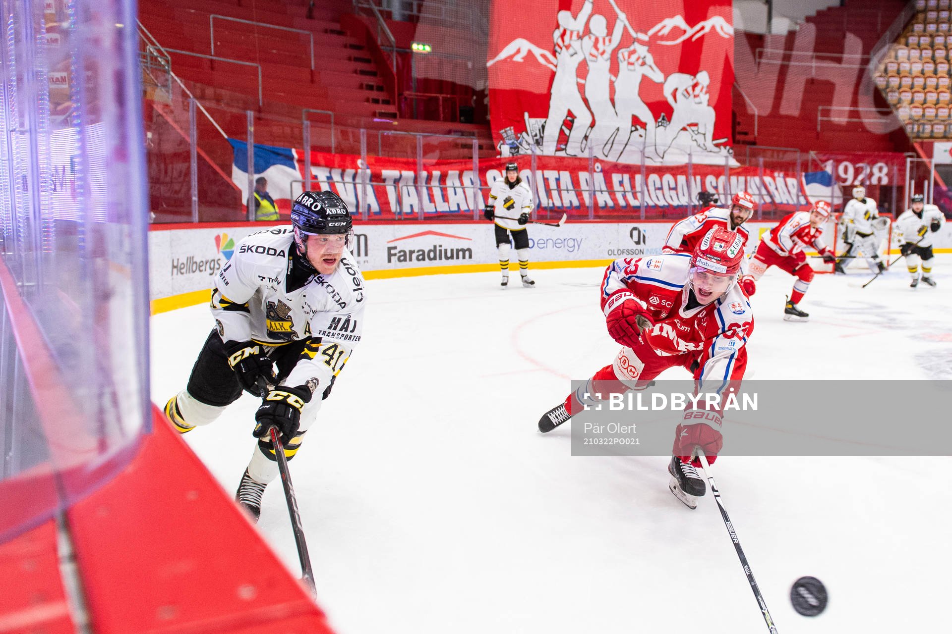 s Johan Johnsson och Timrås Erik Walli Walterholm