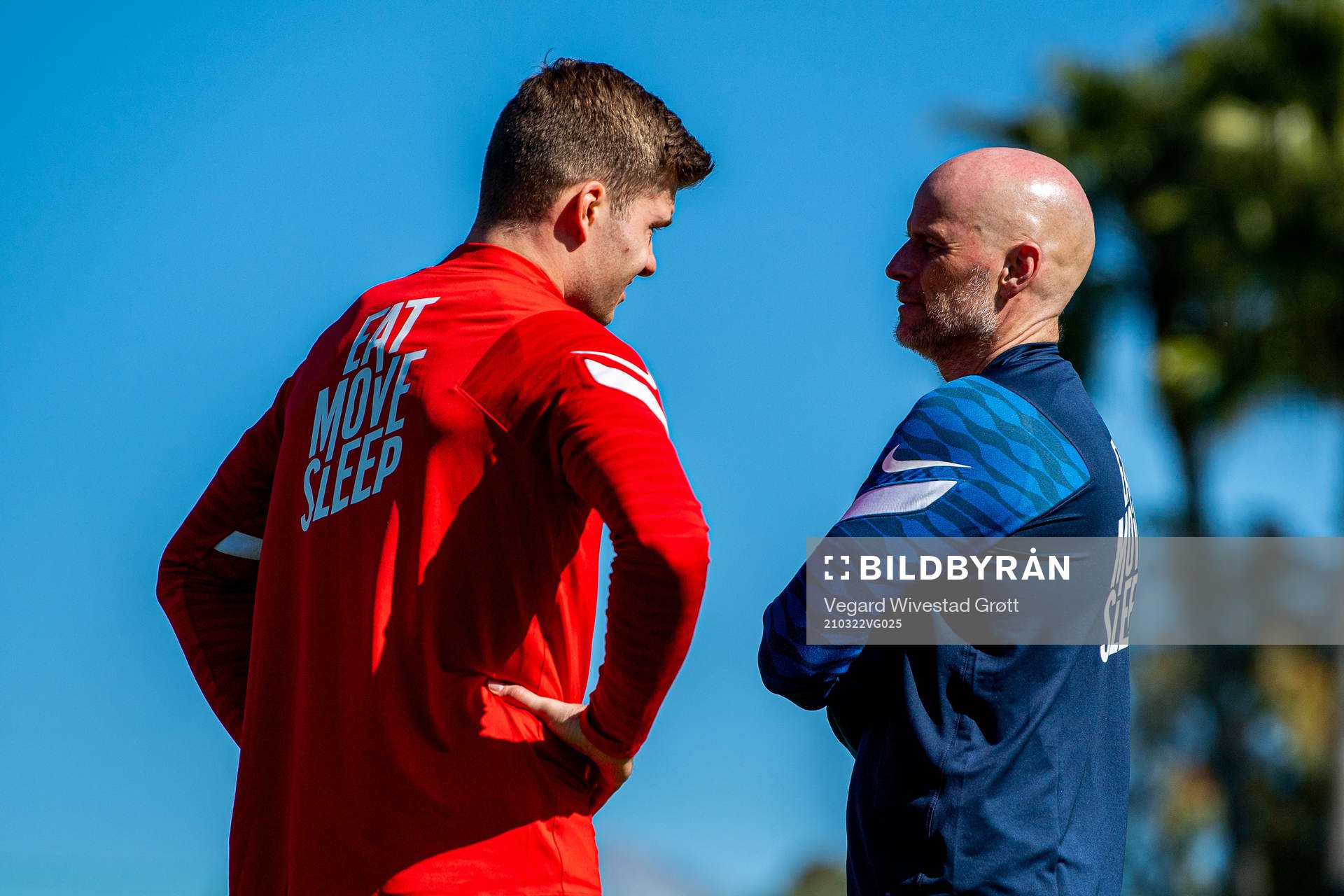 Alexander Sørloth and Ståle Solbakken, head coach of the