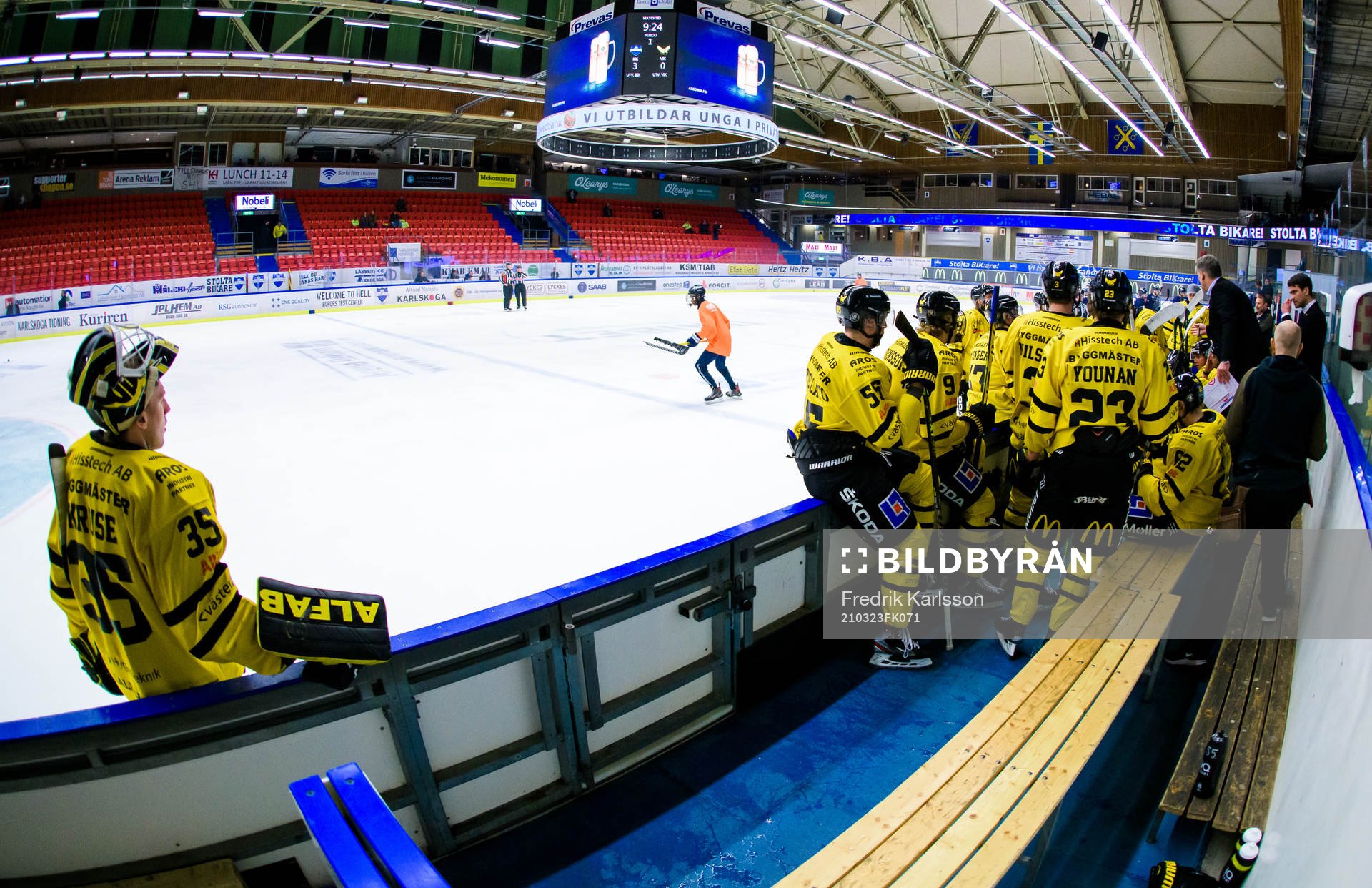 Västerås målvakt Emil Kruse och resten av laget