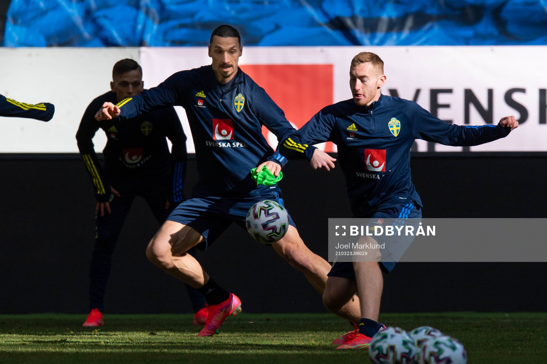 Zlatan Ibrahimovic and Dejan Kulusevski of the Swedish