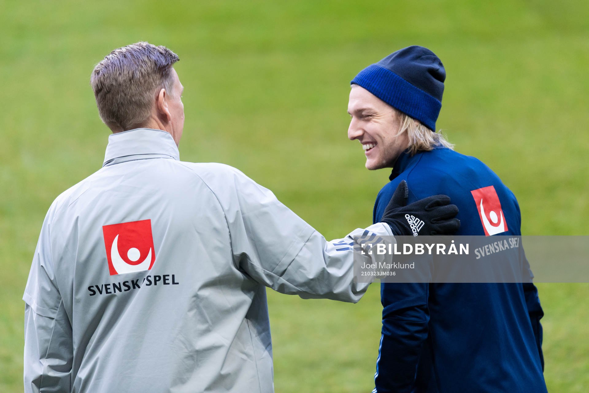 Assistant coach Peter Wettergren and Emil Forsnberg of the