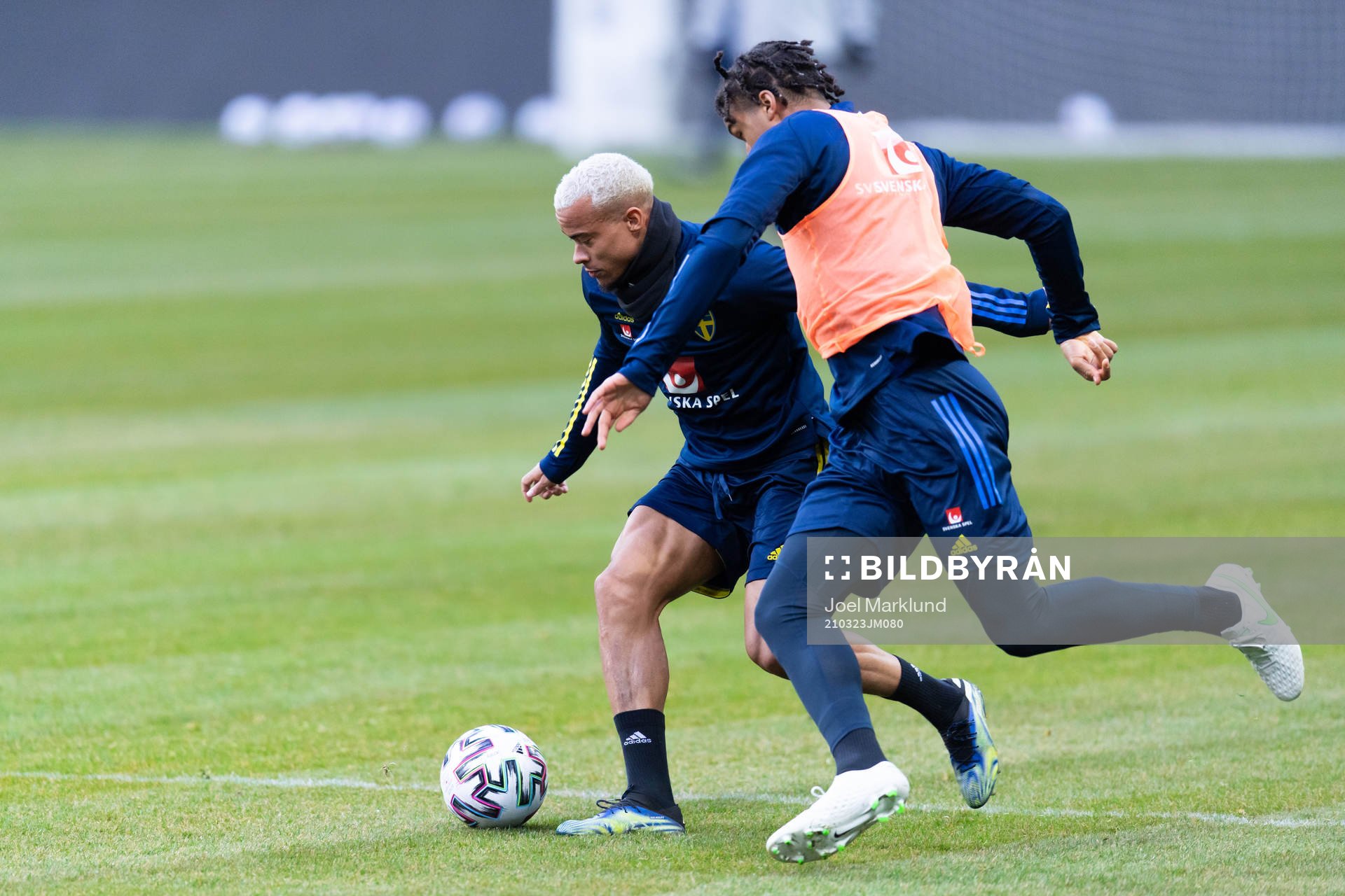 Robin Quaison and Dejan Kulusevski of the Swedish national