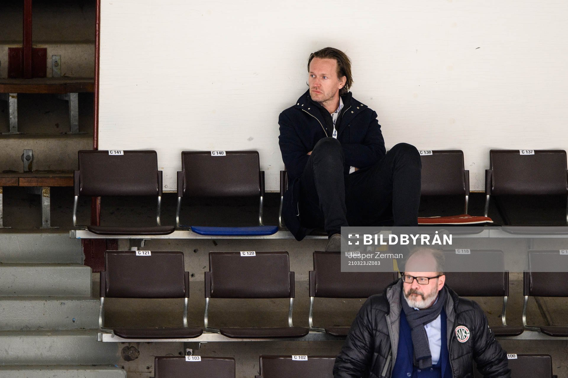 Hockeyallsvenskans VD Gabriel Monidelle på läktaren
