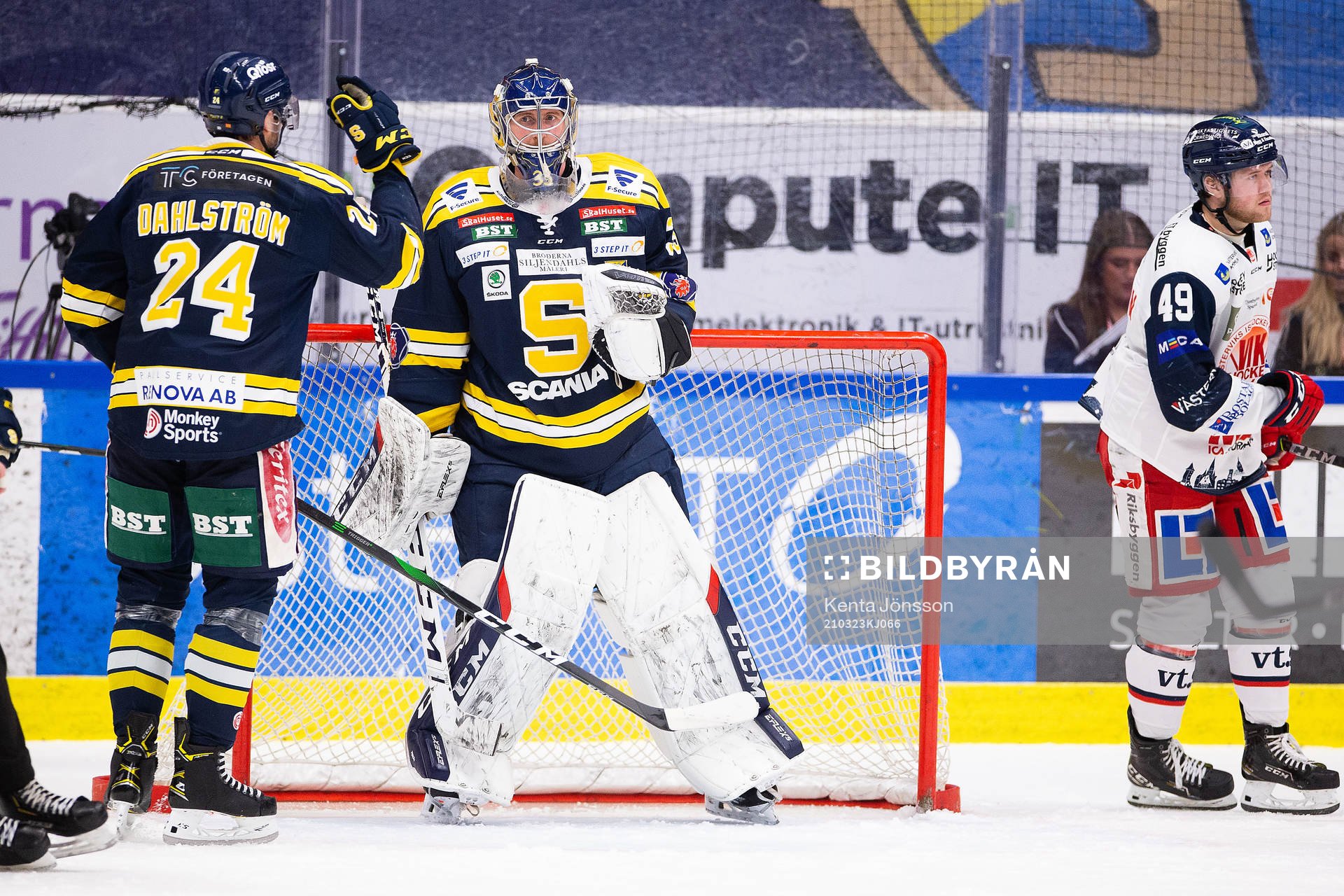 Södertäljes Jacob Dahlström och målvakt Jussi Rynnäs