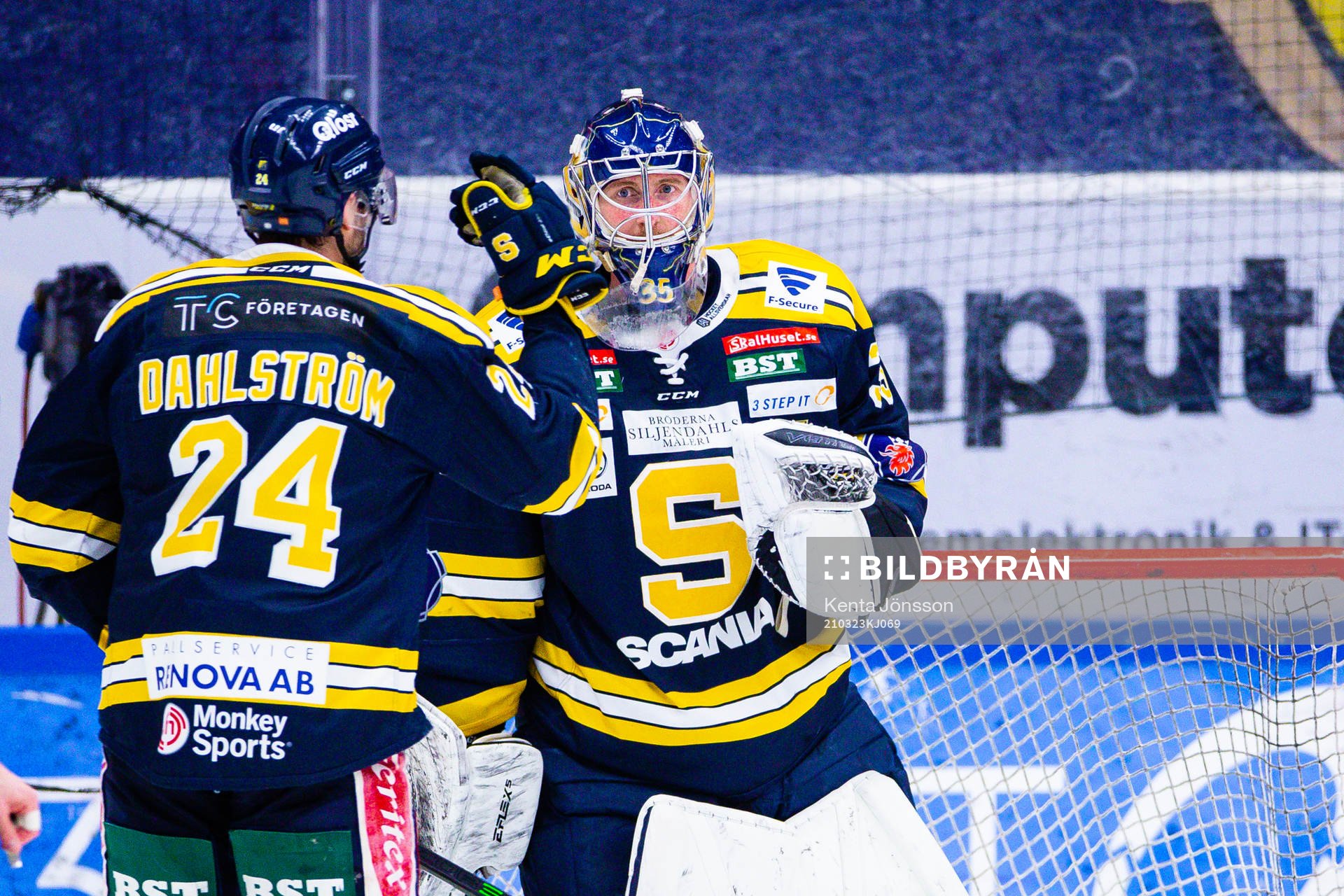 Södertäljes Jacob Dahlström och målvakt Jussi Rynnäs