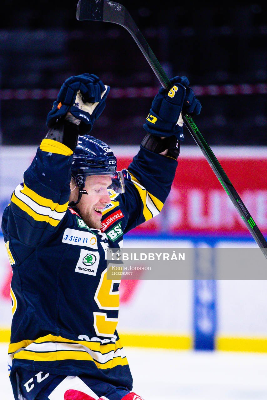 Södertäljes Christopher Bengtsson jublar