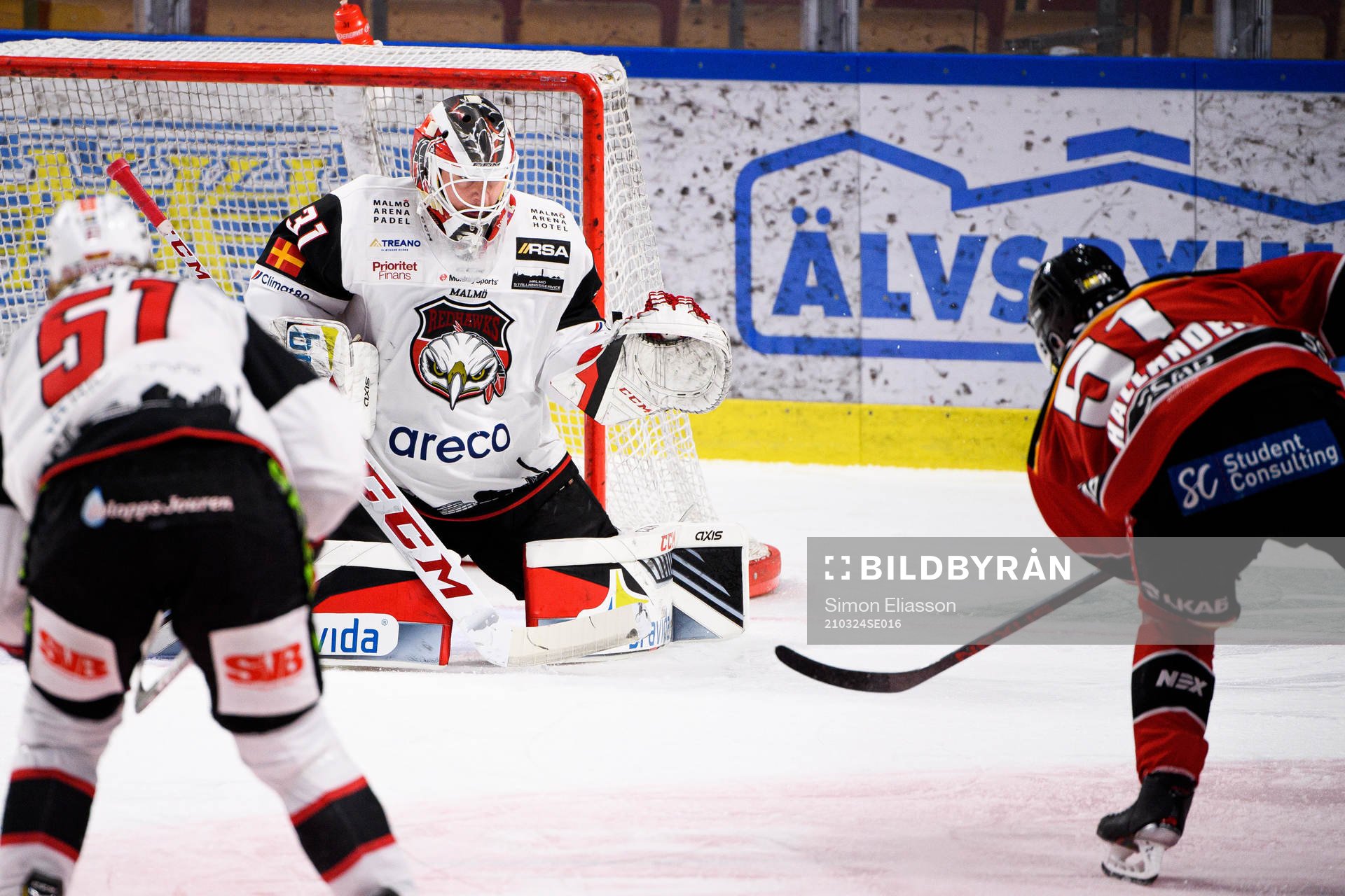 Luleås Filip Hållander gör 2-0 bakom Malmö Redhawks