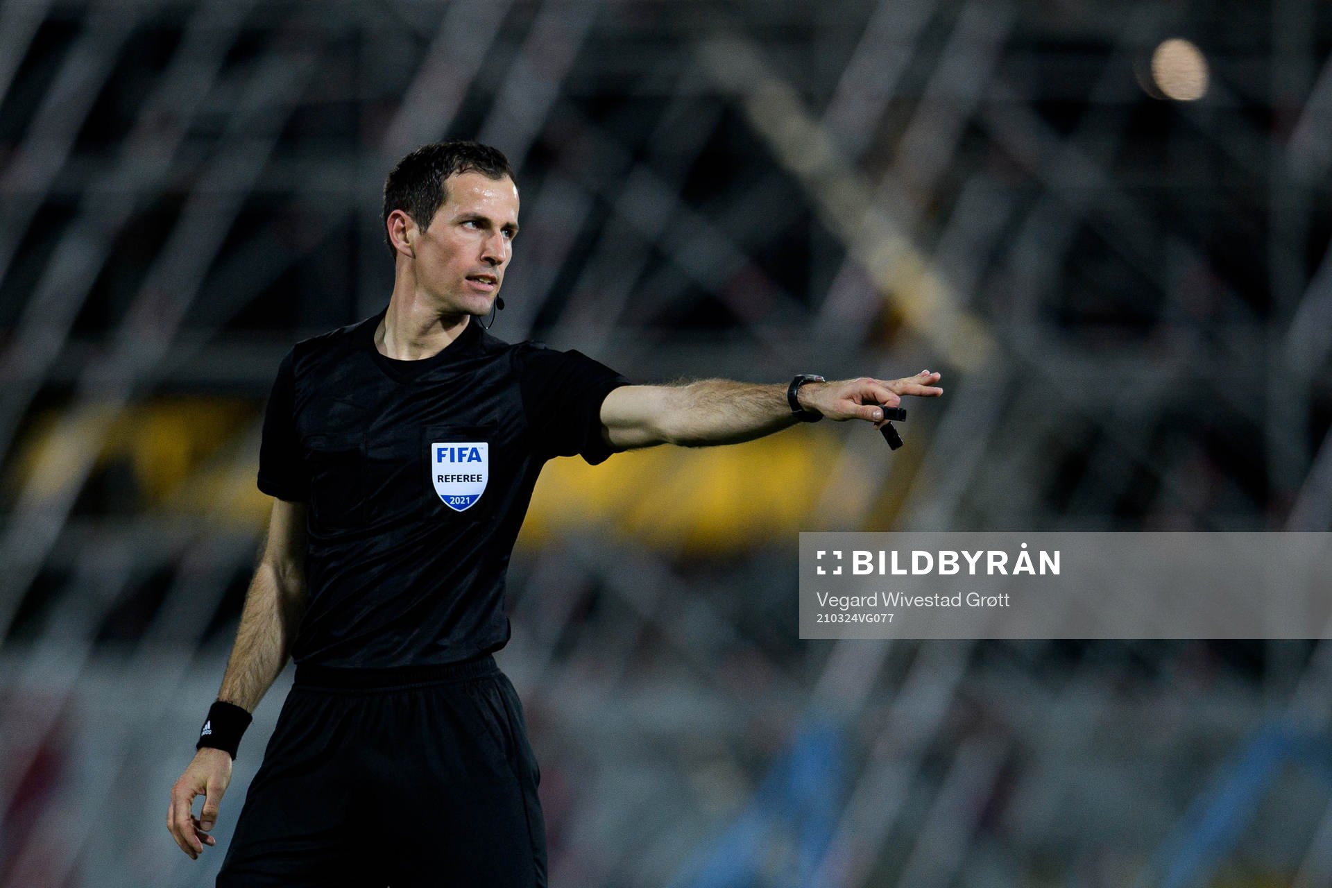 Referee Duje Strukan