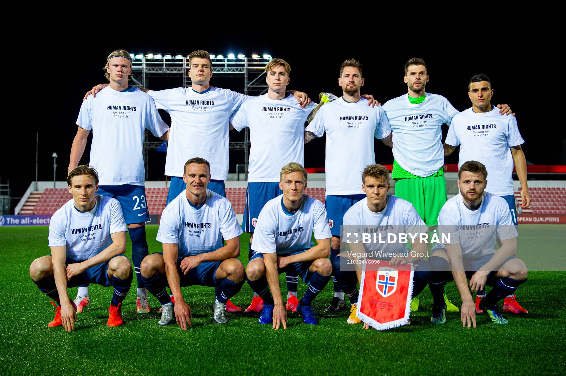 Norway's starting eleven pose for a team photo wearing