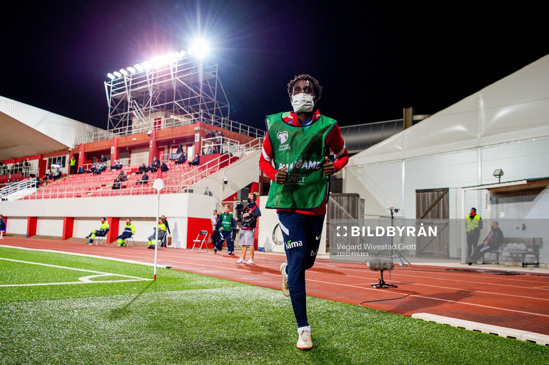 Tokmac Nguen of Norway warms up