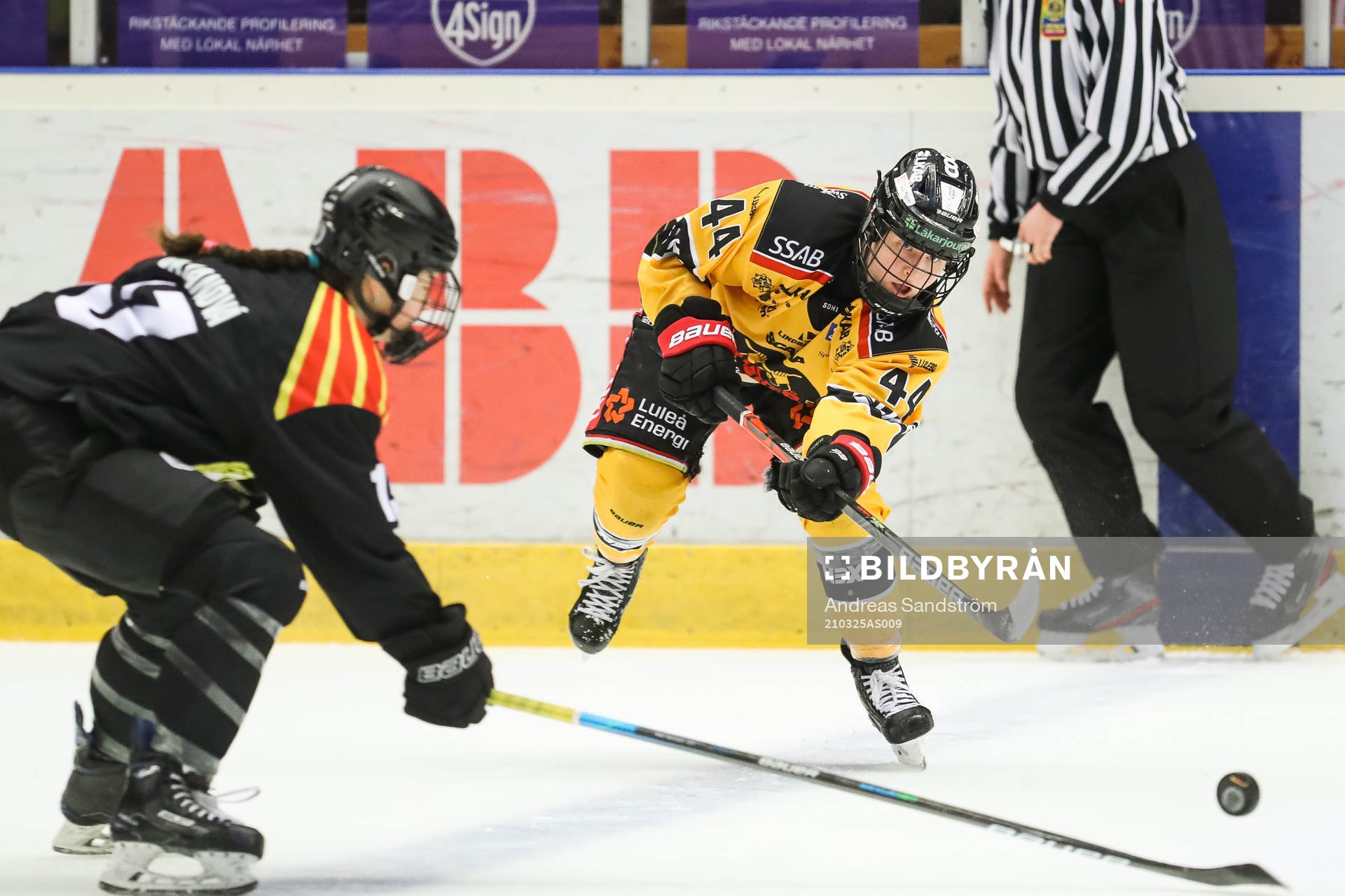 Brynäs Sara Cajanova och Luleås Nicoline Jensen