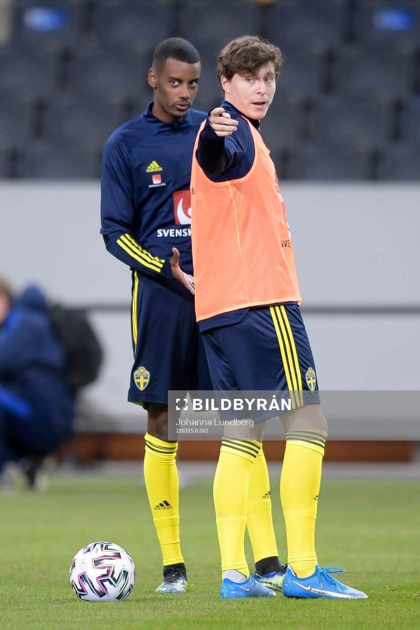 Alexander Isak and Victor Nilsson Lindelöf of Sweden