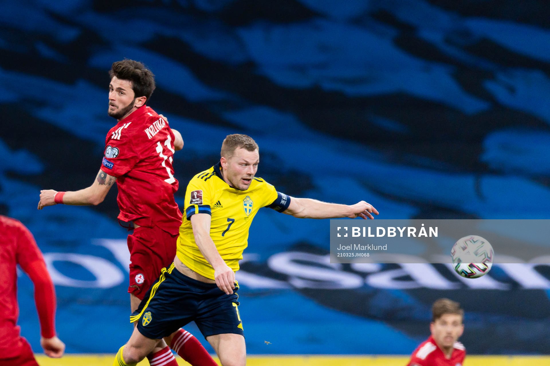 Giorgi Kvilitaia of Georgia and Sebastian Larsson of Sweden