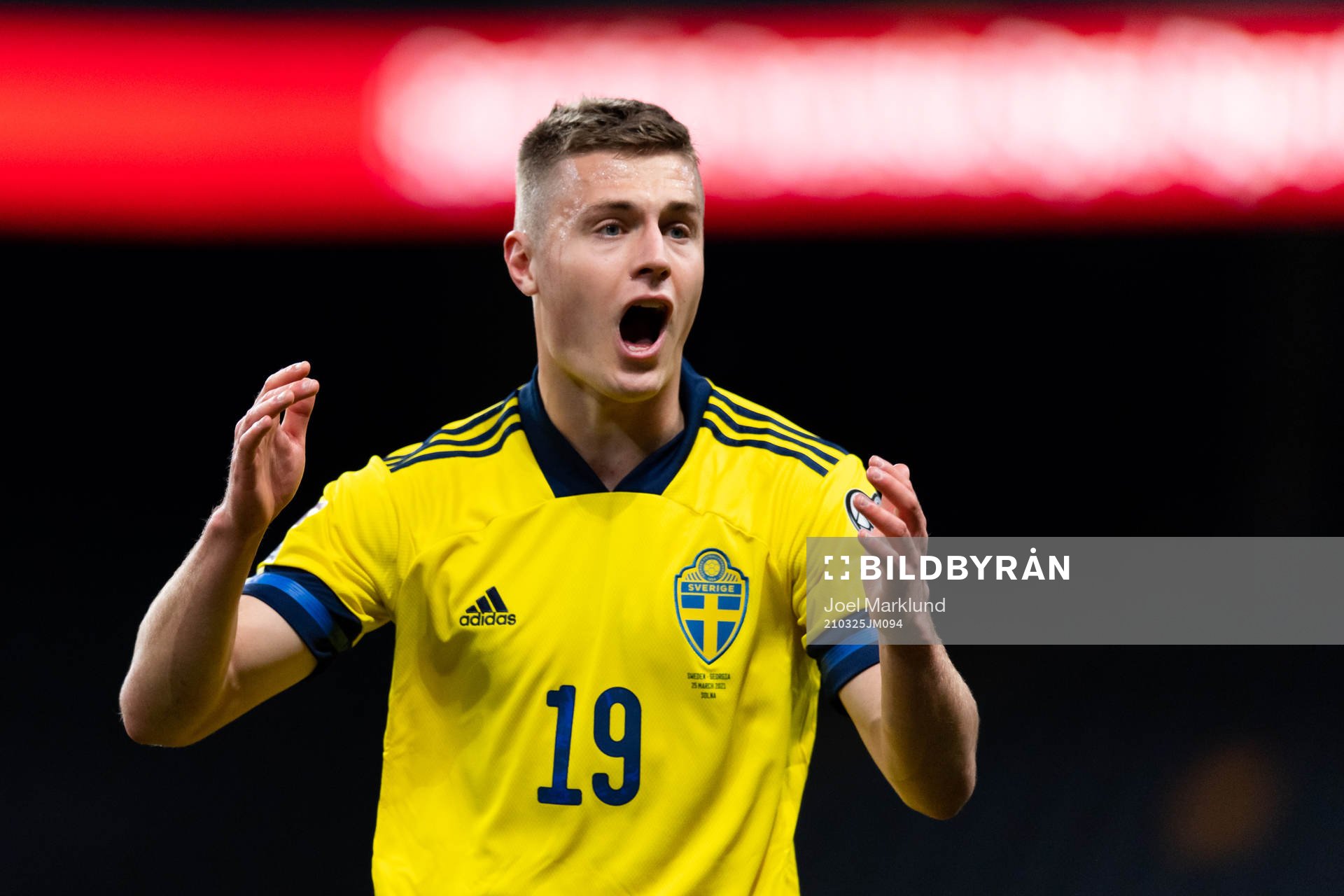 Mattias Svanberg of Sweden reacts