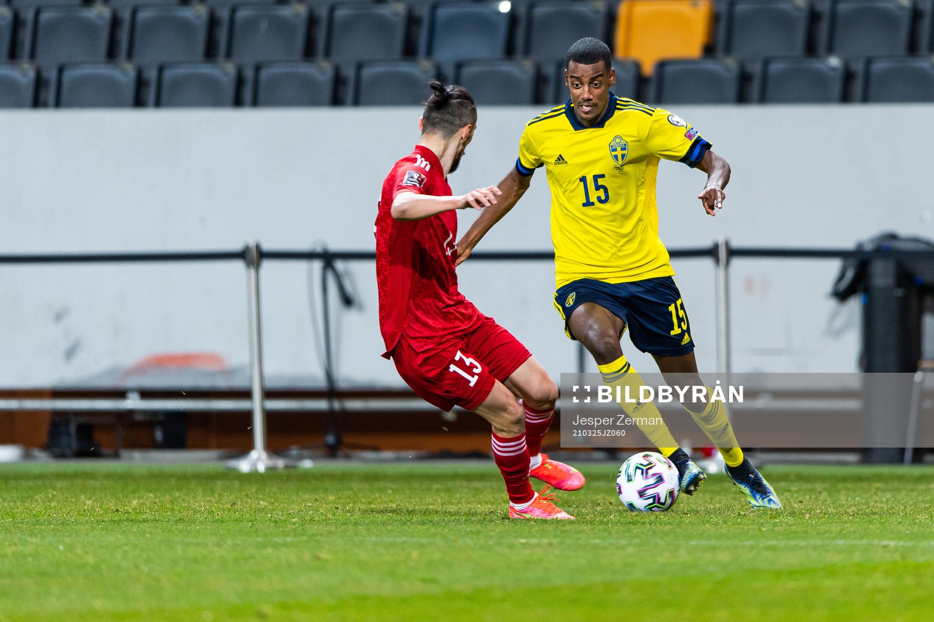 Grigol Chabradze of Georgia and Alexander Isak of Sweden