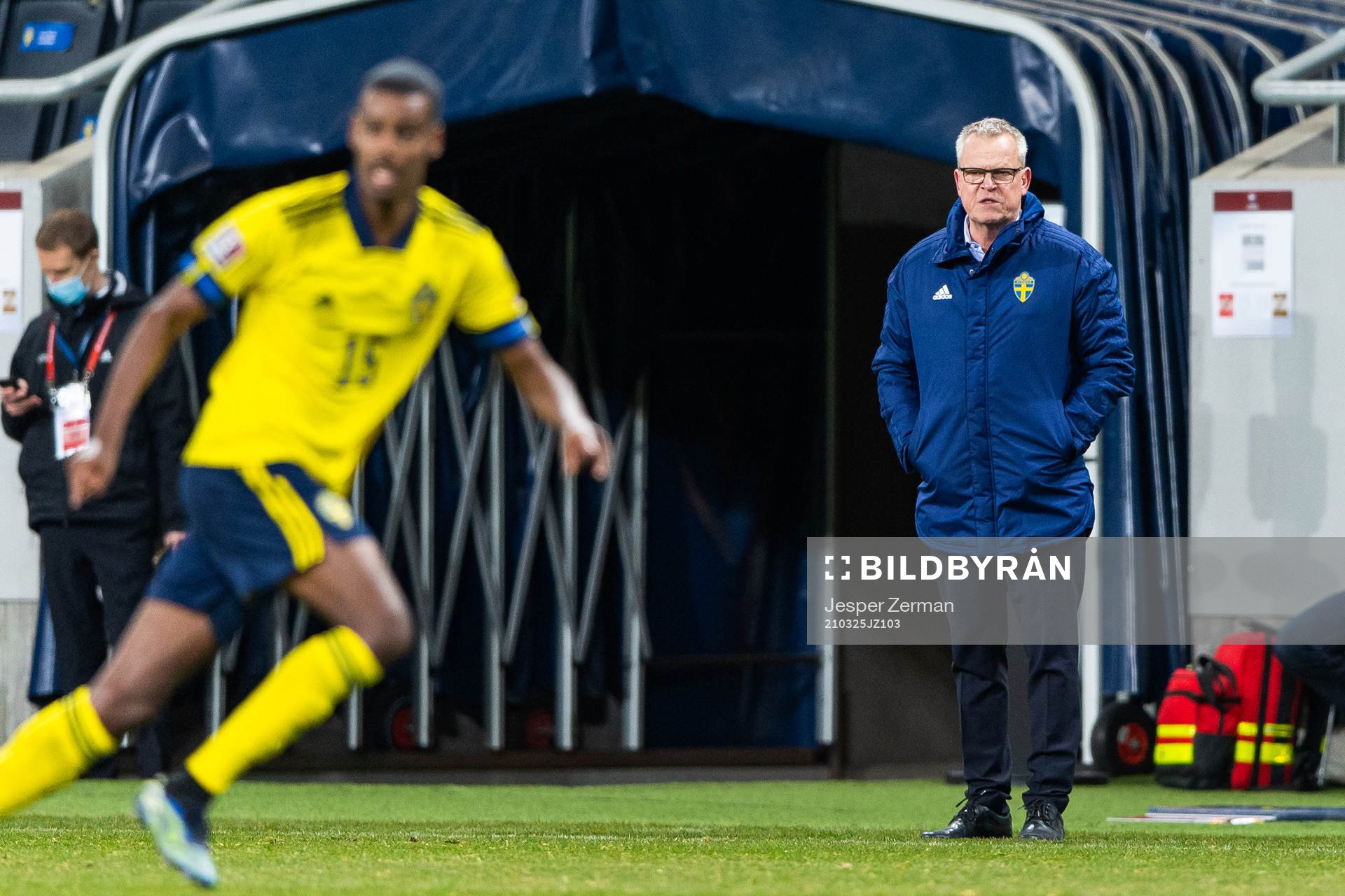 Alexander Isak and Janne Andersson, head coach of Sweden