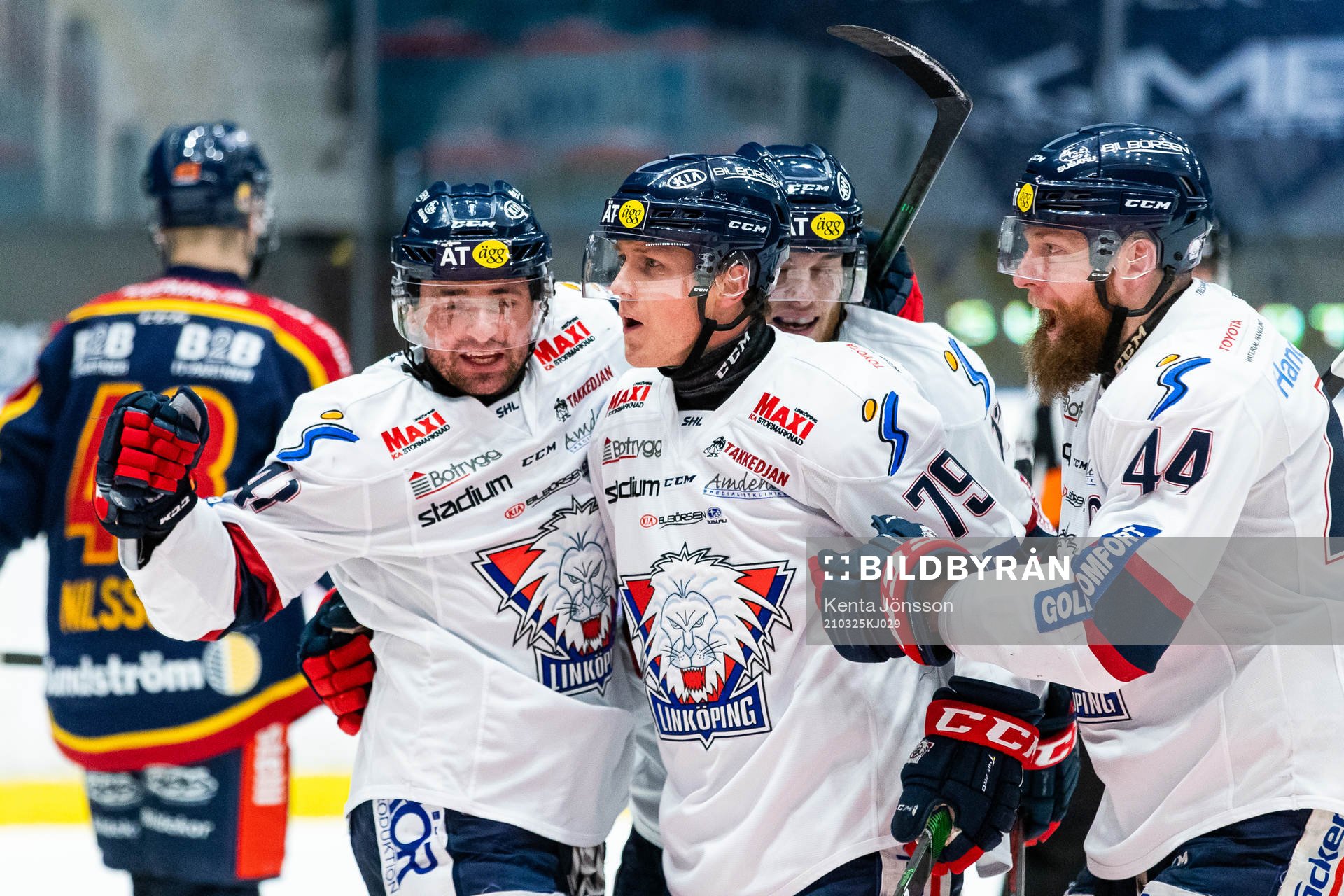 Linköpings Patrik Lundh (mitten) jublar