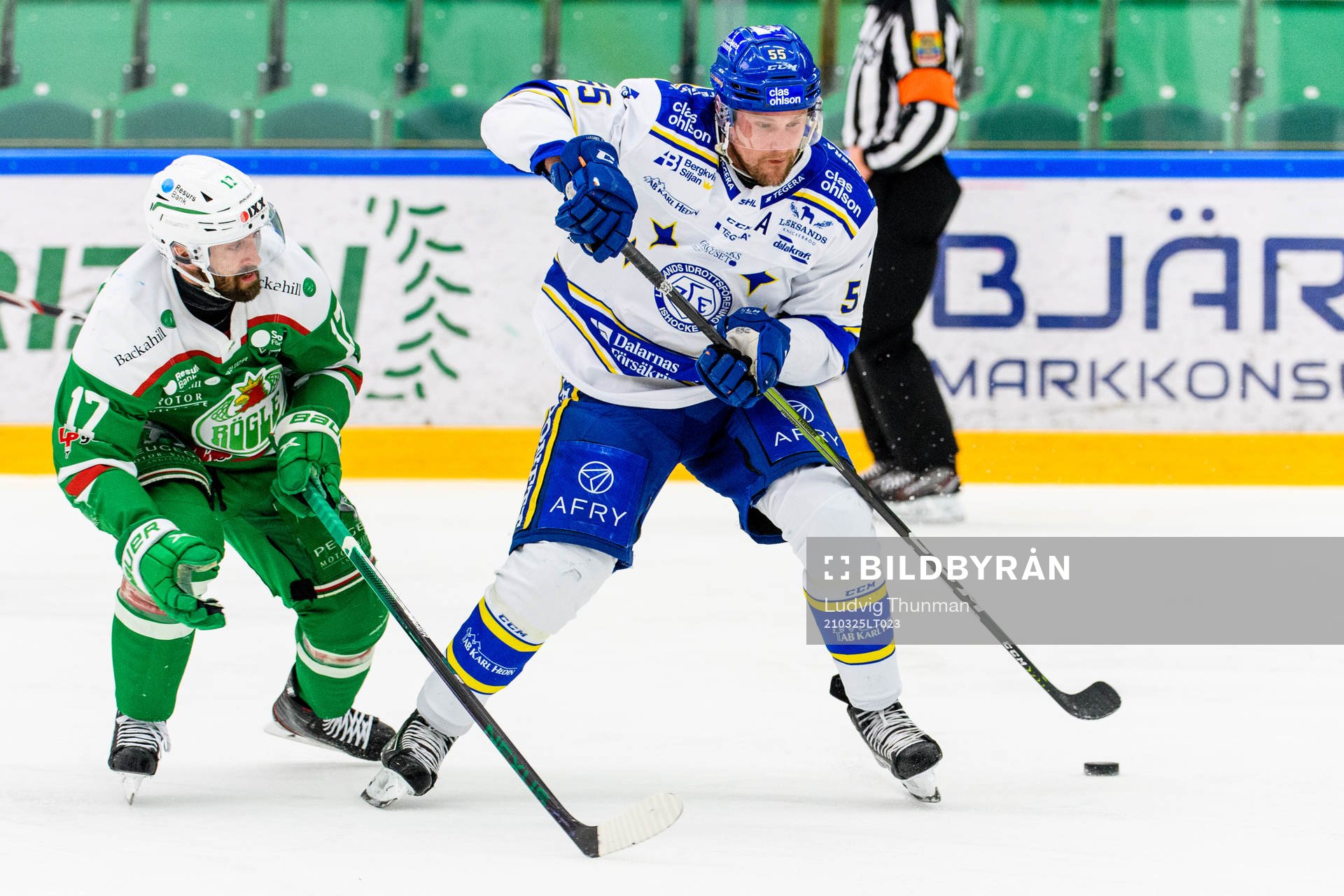 Rögles Taylor Matson jagar Leksands Jonas Ahnelöv