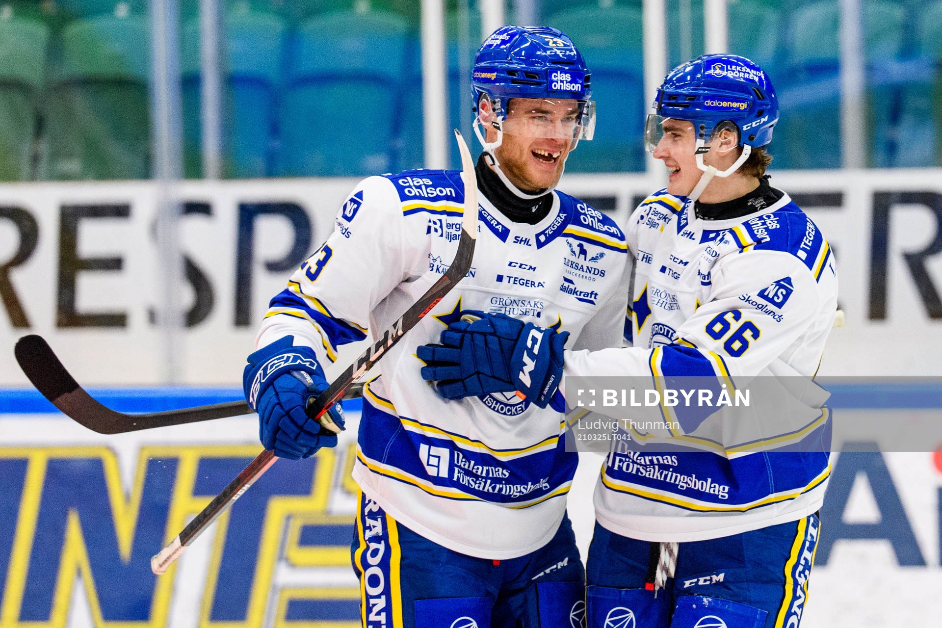 Leksands Mirco Muller och Nils Åman jublar
