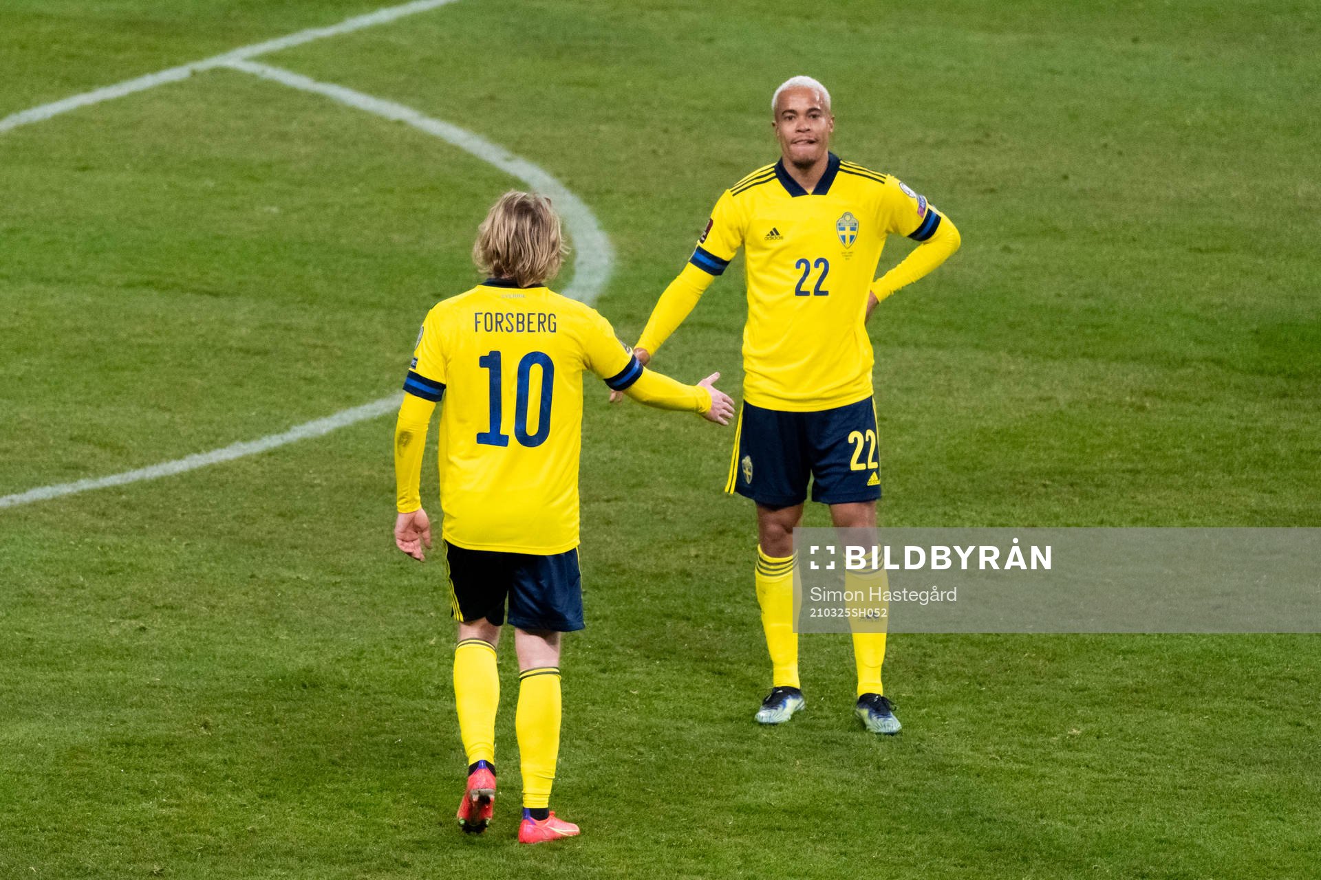 Emil Forsberg and Robin Quaison of Sweden