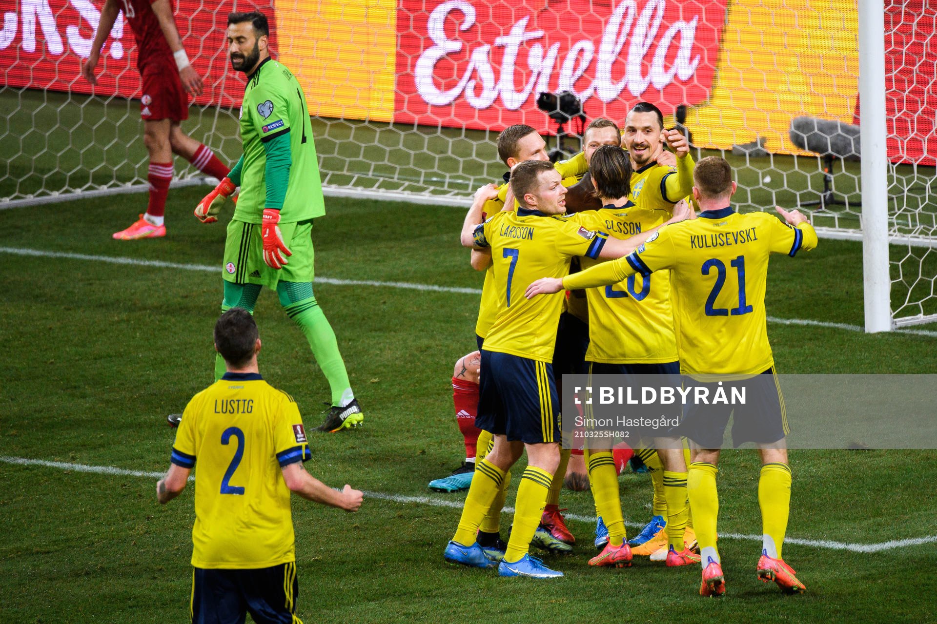 Zlatan Ibrahimovic and Viktor Claesson of Sweden celebrate