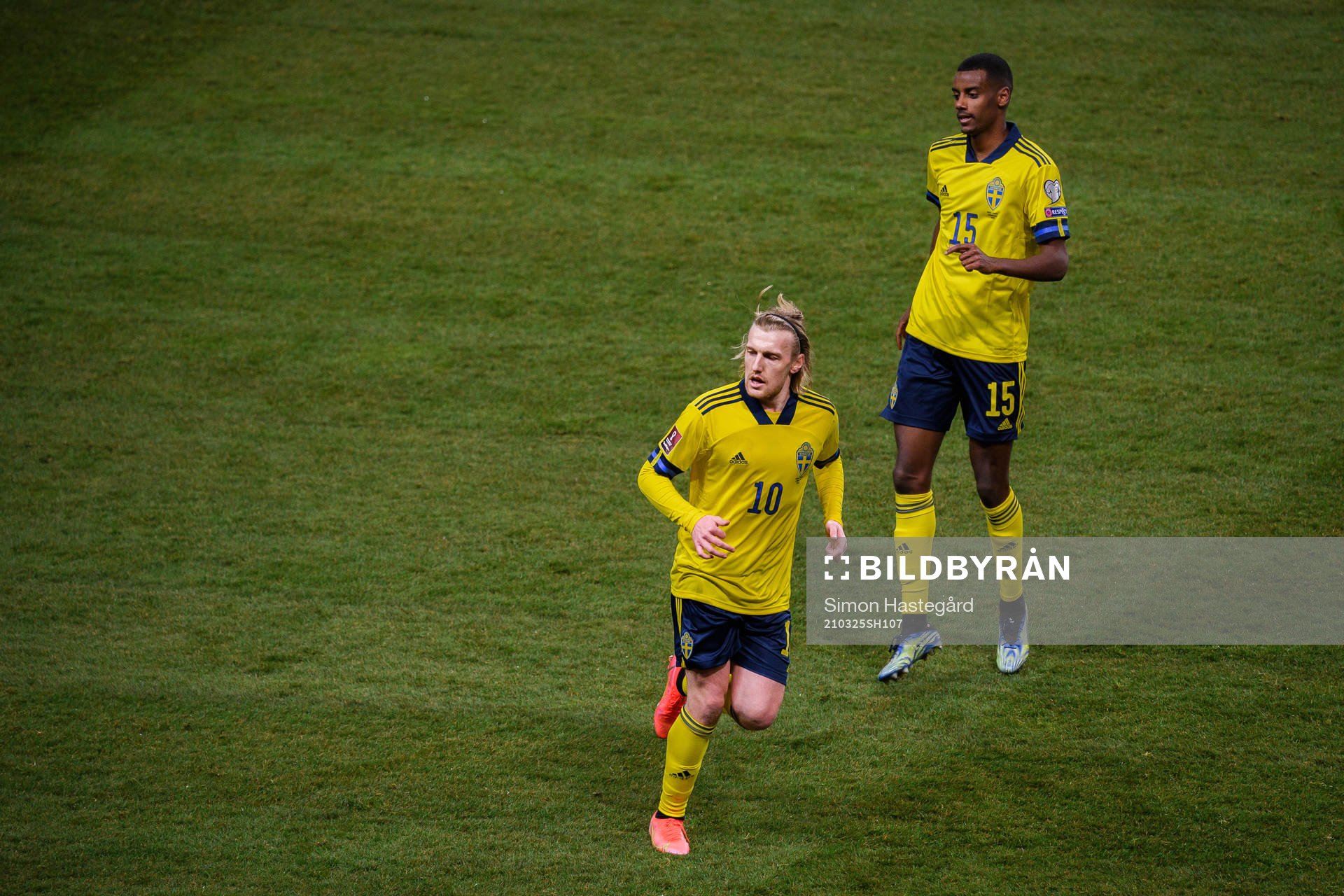 Emil Forsberg and Alexander Isak of Sweden