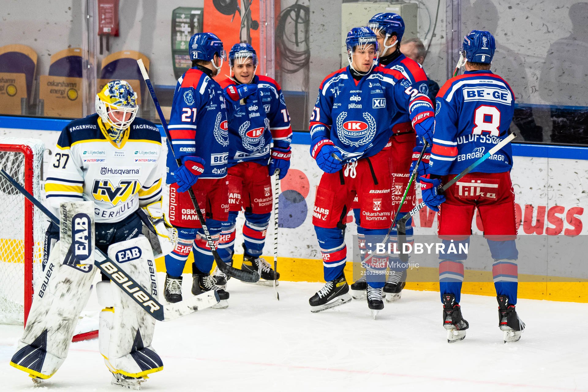 Oskarshamns Tyler Kelleher jublar med lagkamrater