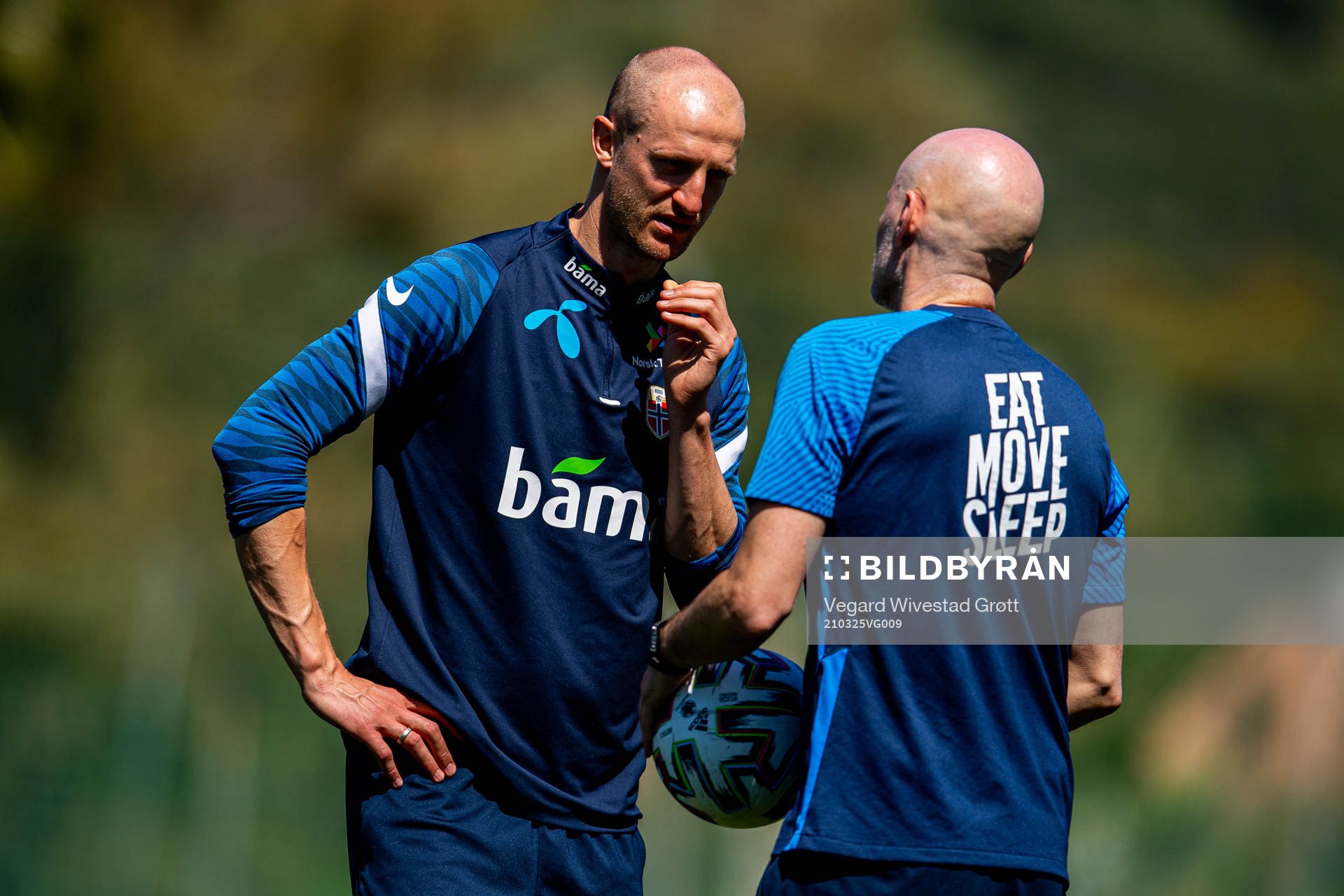Brede Hangeland, player manager, talks to Ståle Solbakken,