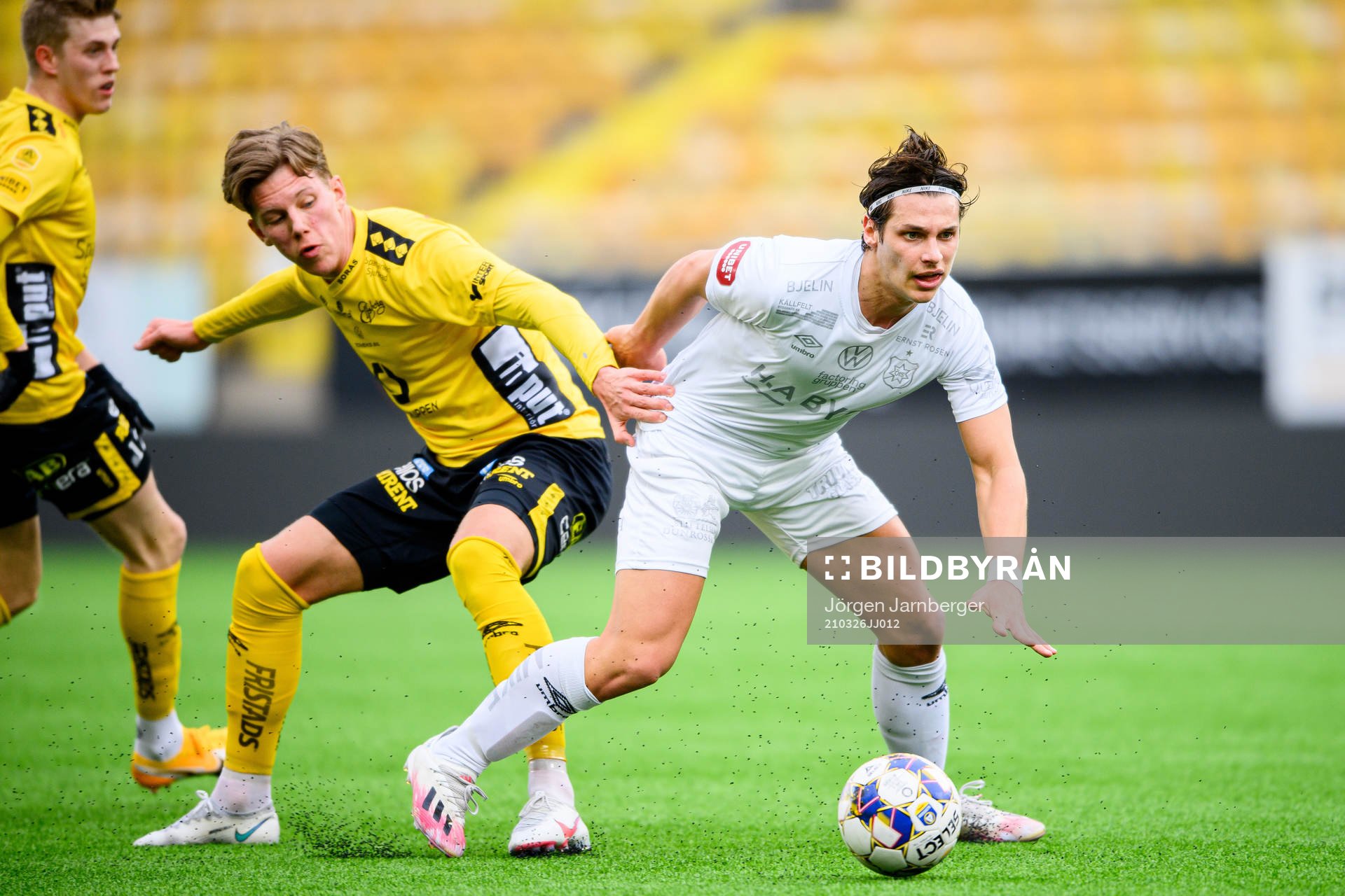 Elfsborgs Noah Söderberg och Örgrytes Kevin Ackermann