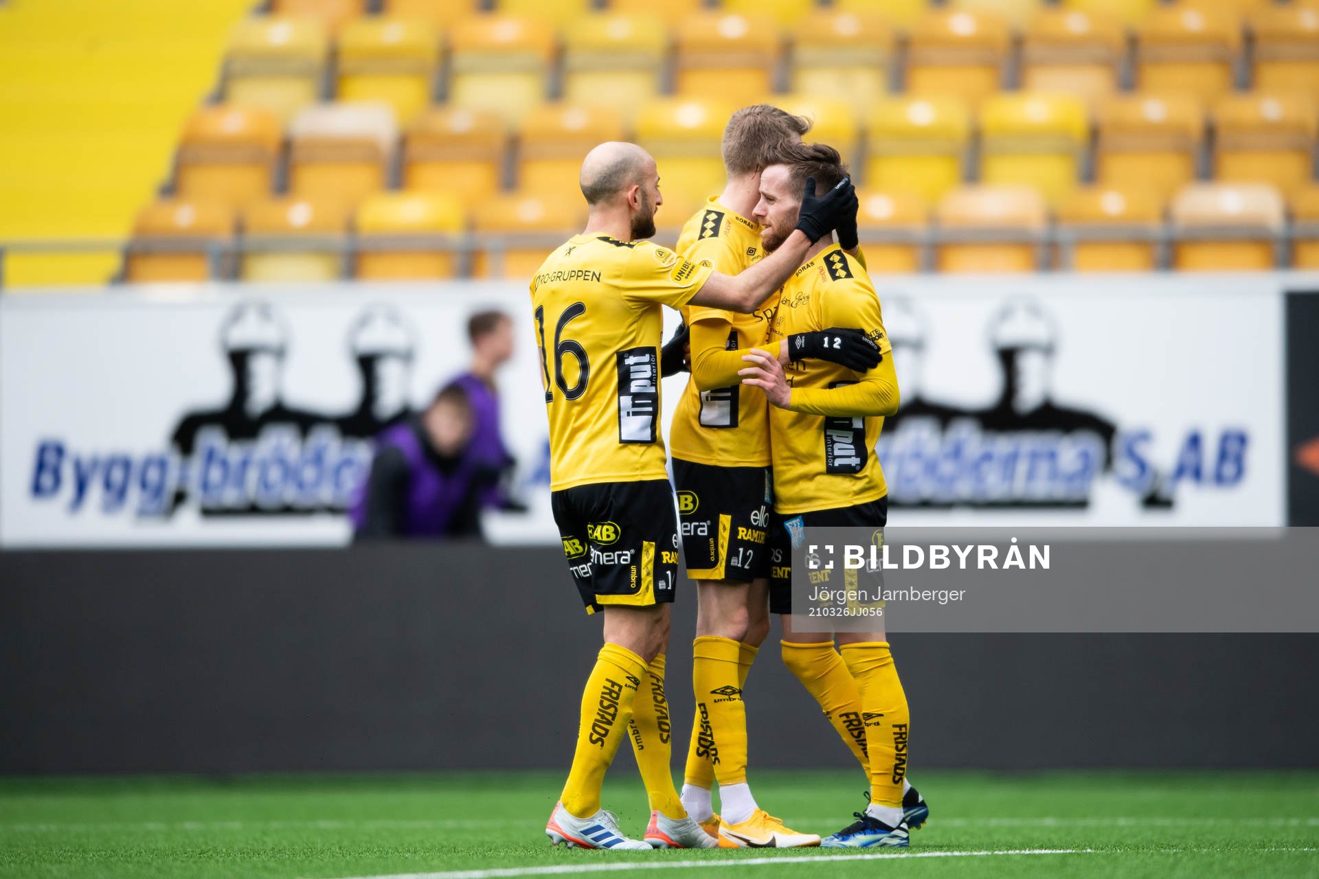 Elfsborgs Rasmus Alm kramas om