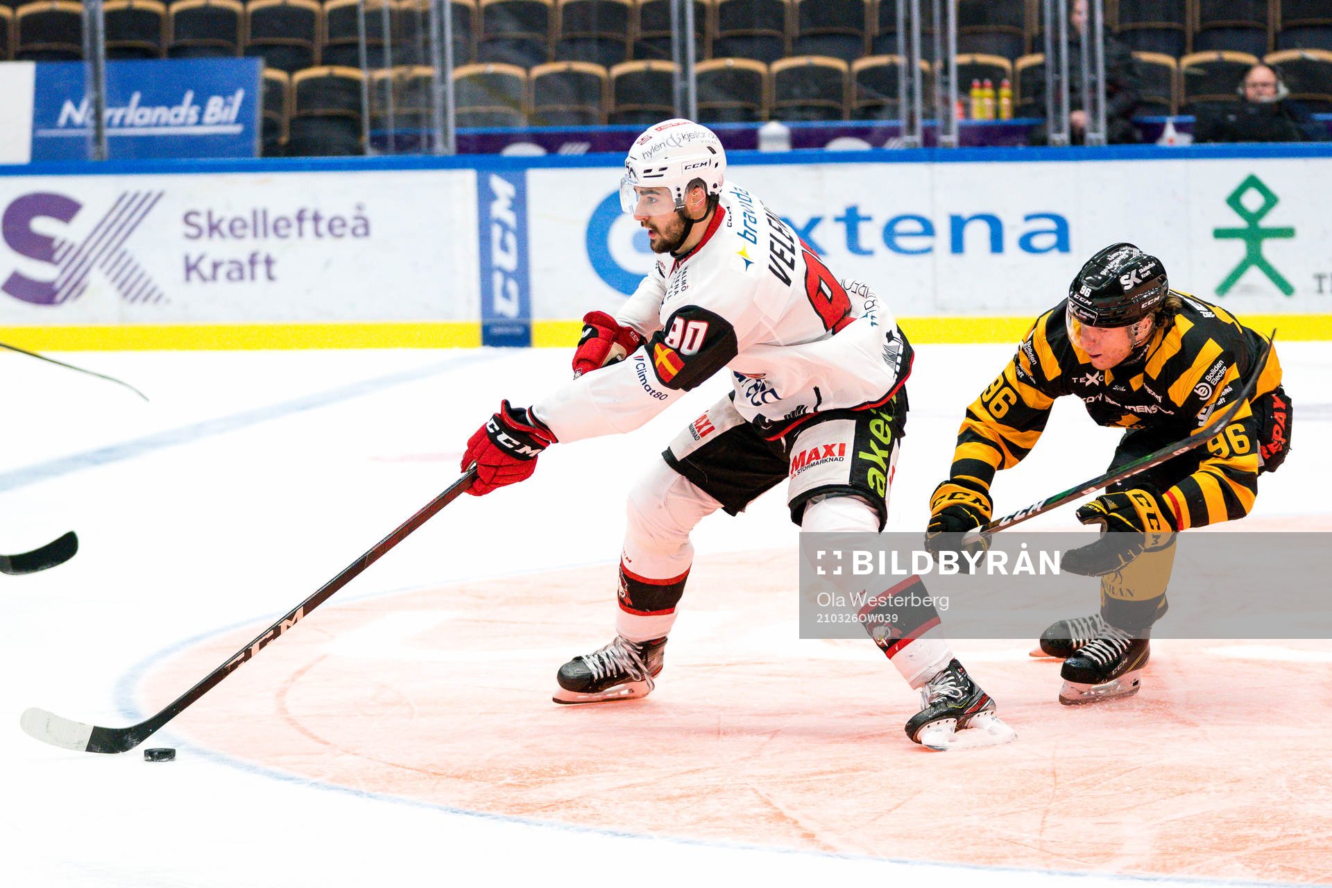 Malmö Redhawks Joseph Veleno och Skellefteås Rickard Hugg