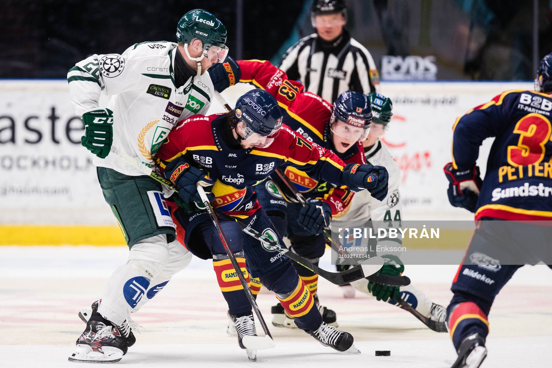 Färjestads Per Åslund och Djurgårdens Robert Nardella