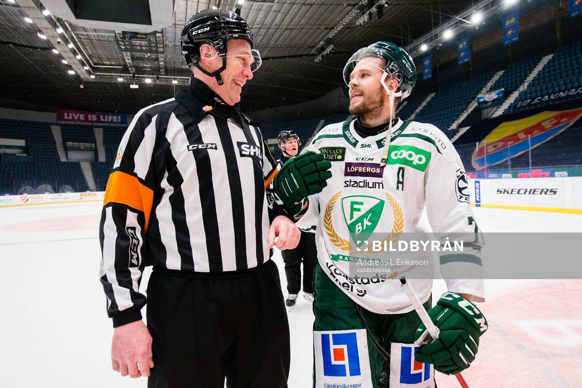 Domare Morgan Johansson och Färjestads Jacob Nilsson