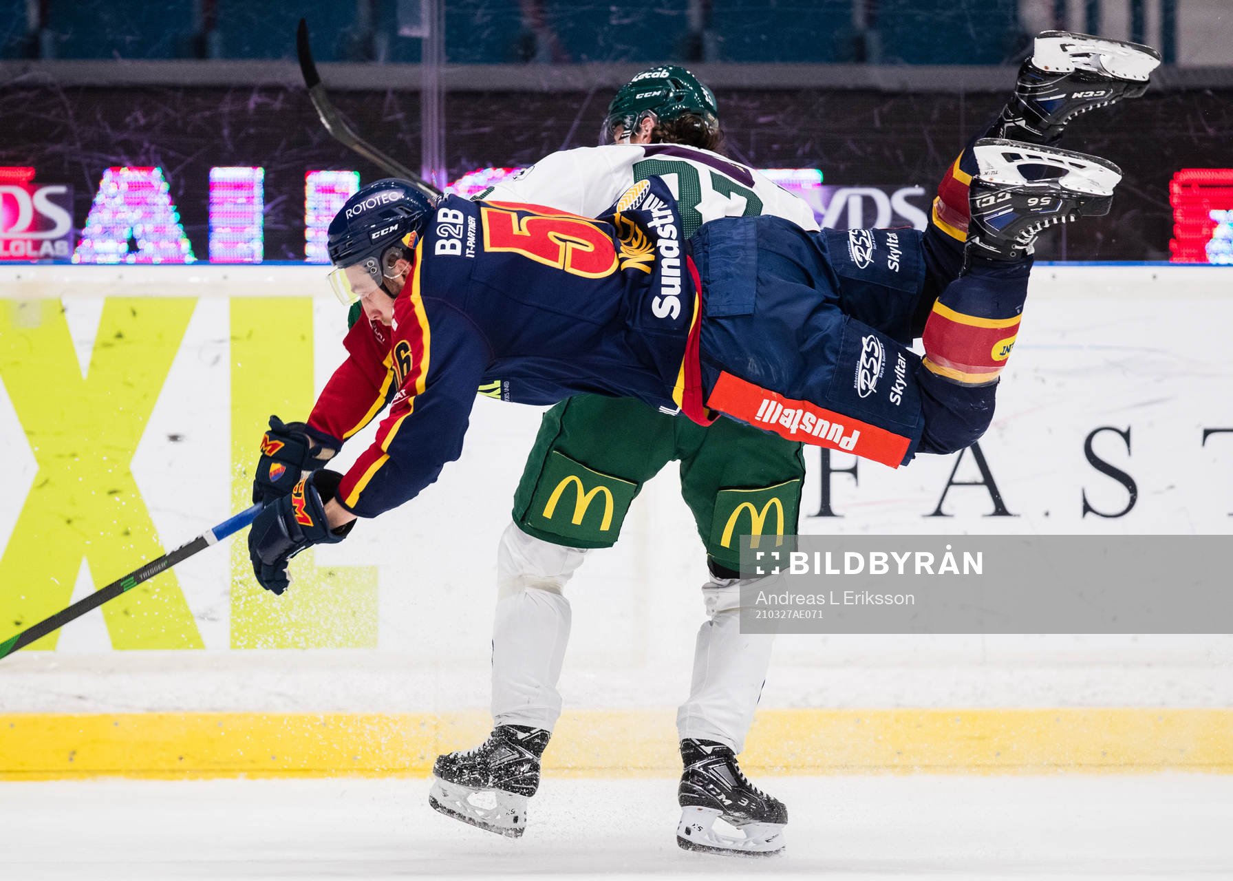 Djurgårdens Robin Norell och Färjestads Adam Ginning