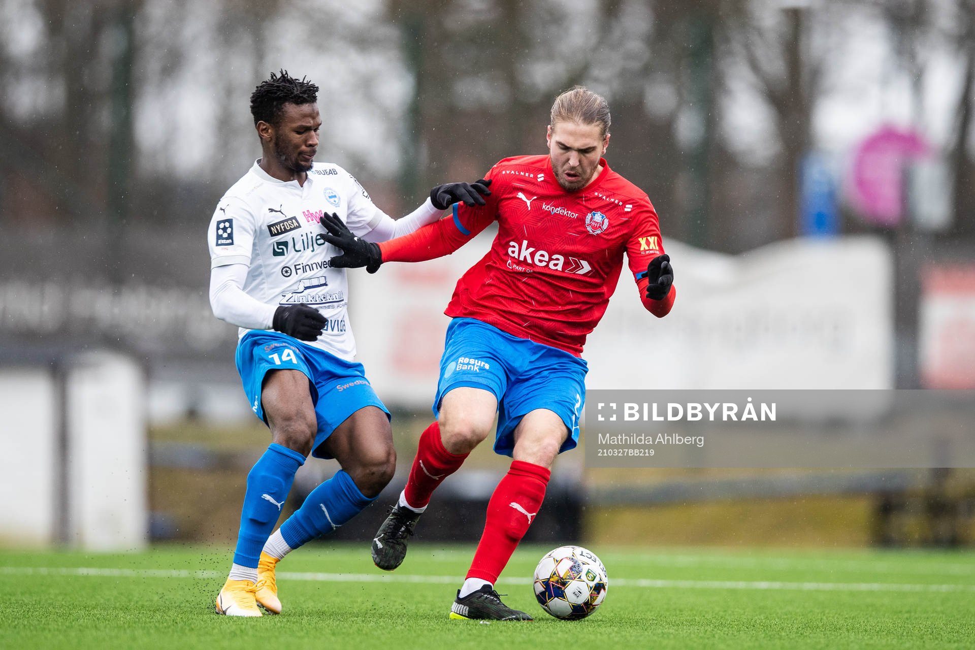 Värnamos Suffian Kalokoh och Helsingborgs Charlie Weberg