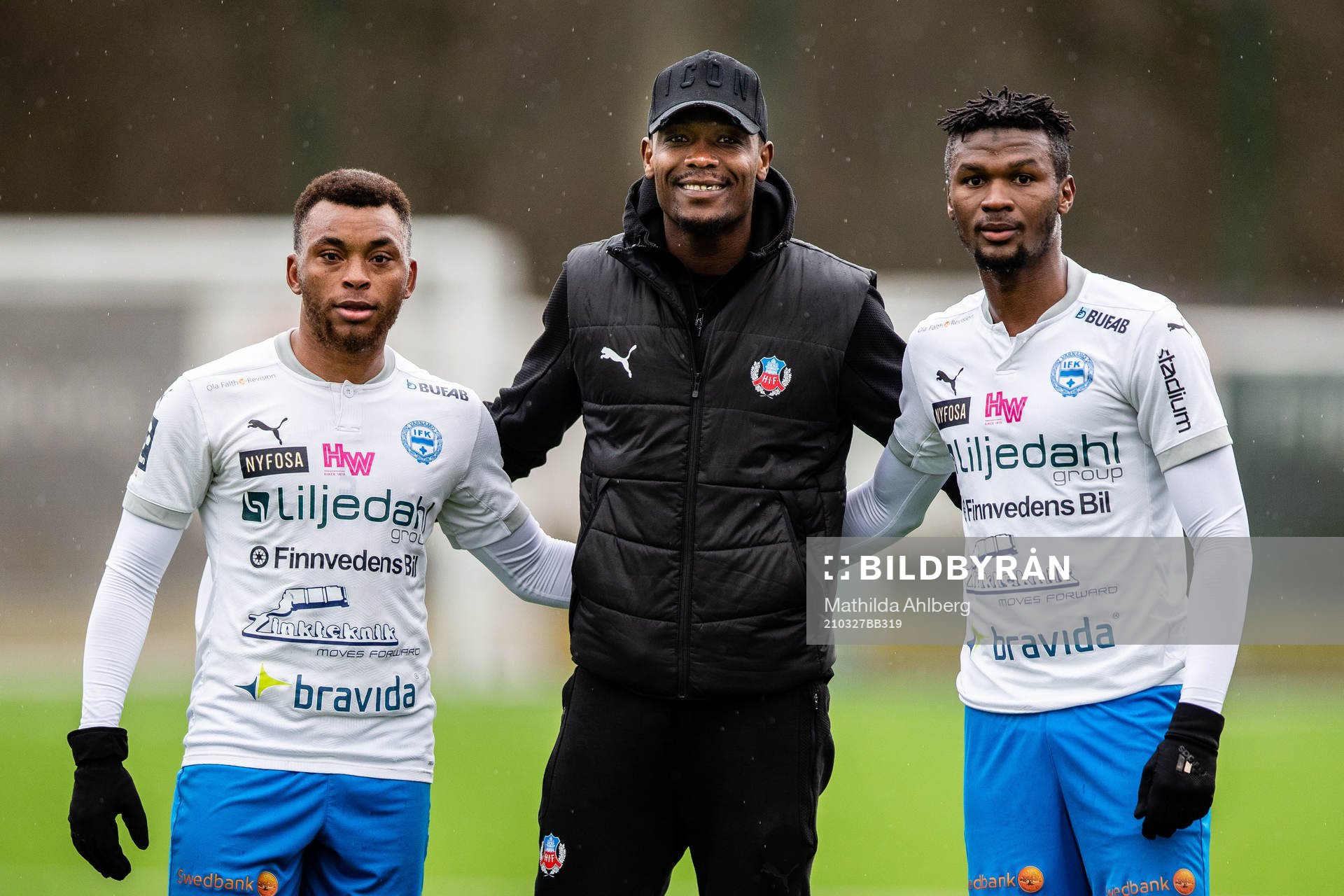 Värnamos Abdussalam Magashy, Helsingborgs Alhaji Gero och Värnamos Suffian Kalokoh efter träningsmatchen i fotboll mellan Helsingborg och Värnamo den 27 mars 2021 i Helsingborg.