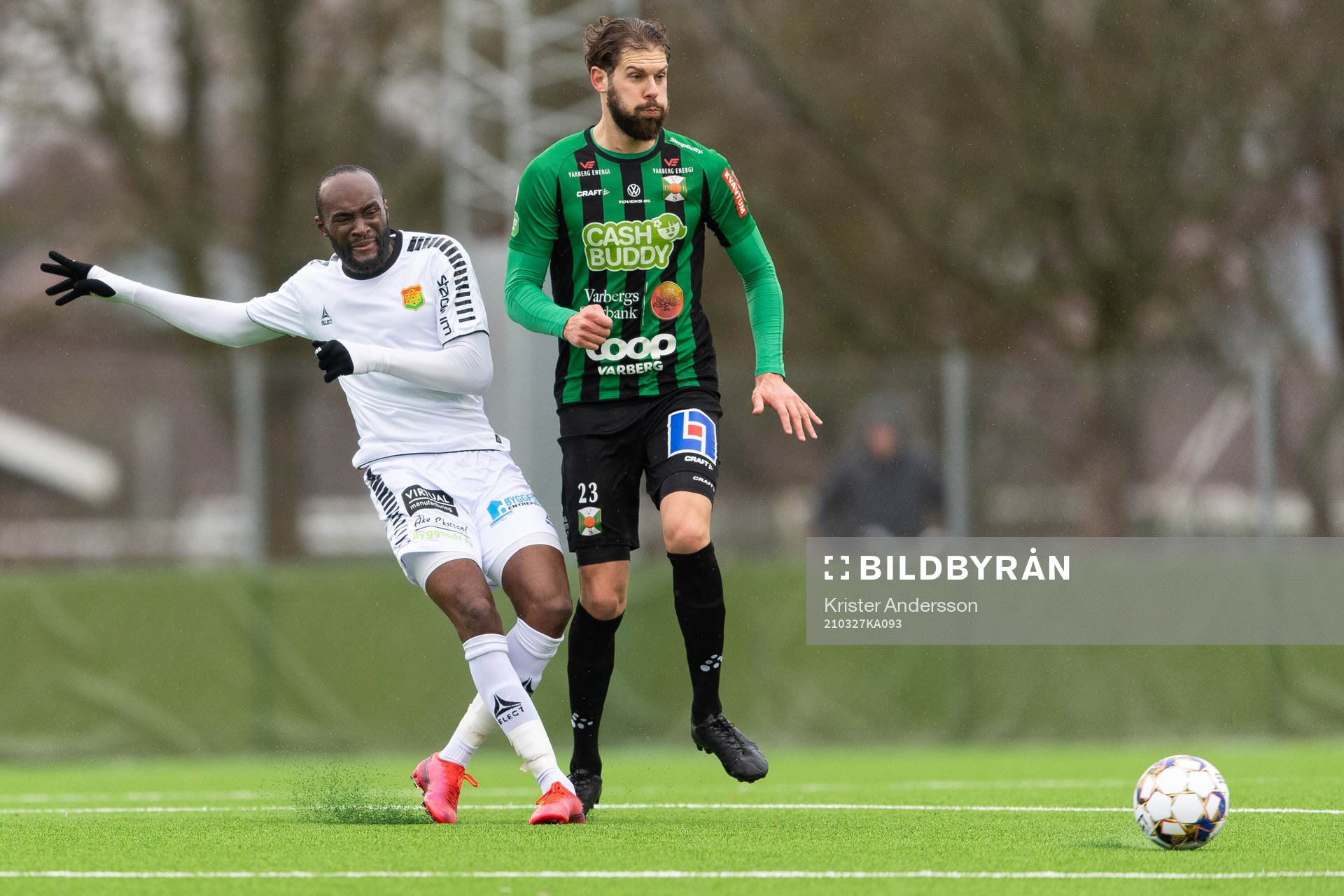 GAIS Boris Lumbana och Varbergs Robin Simovic