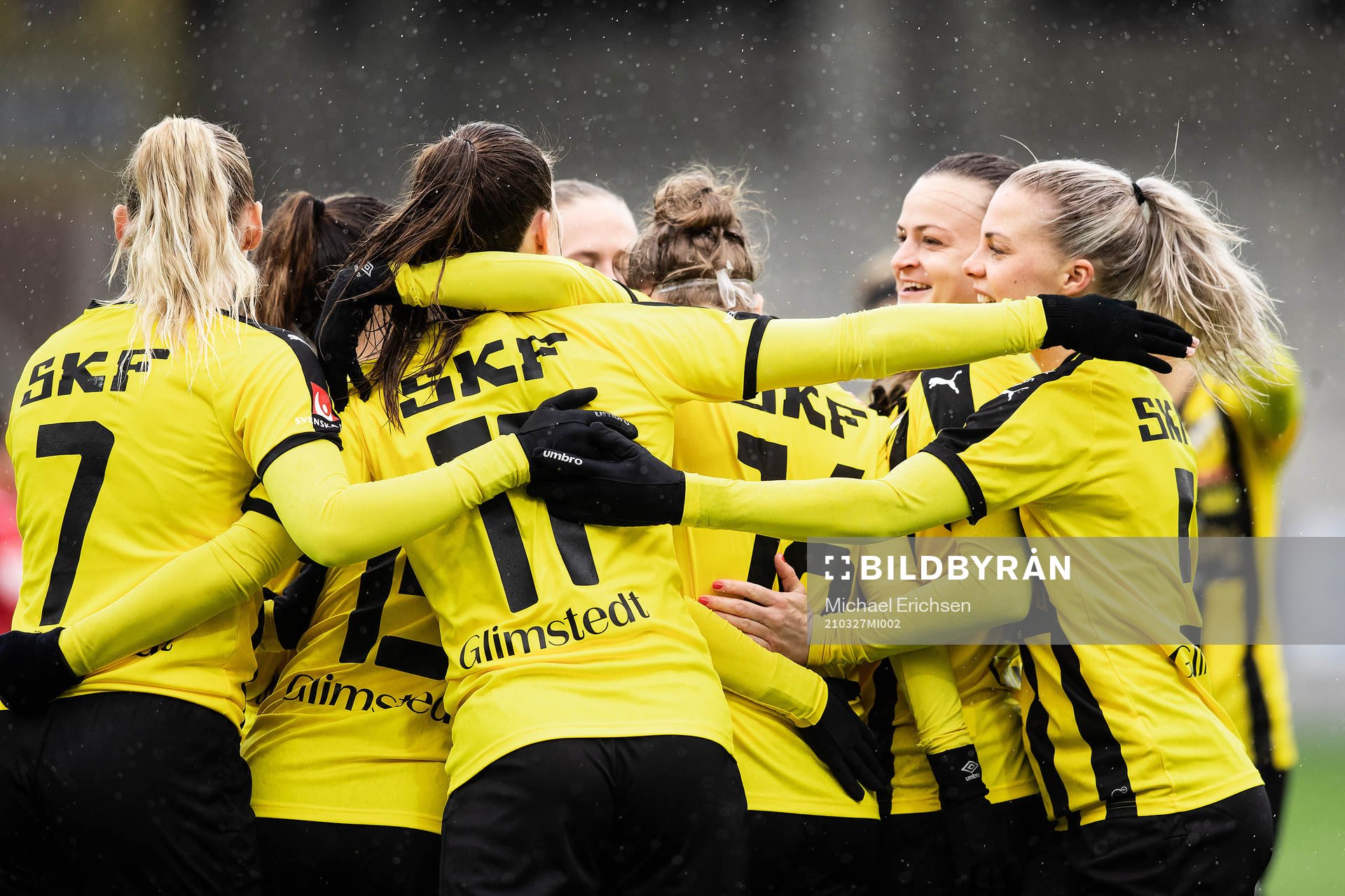 Häckens spelare jublar