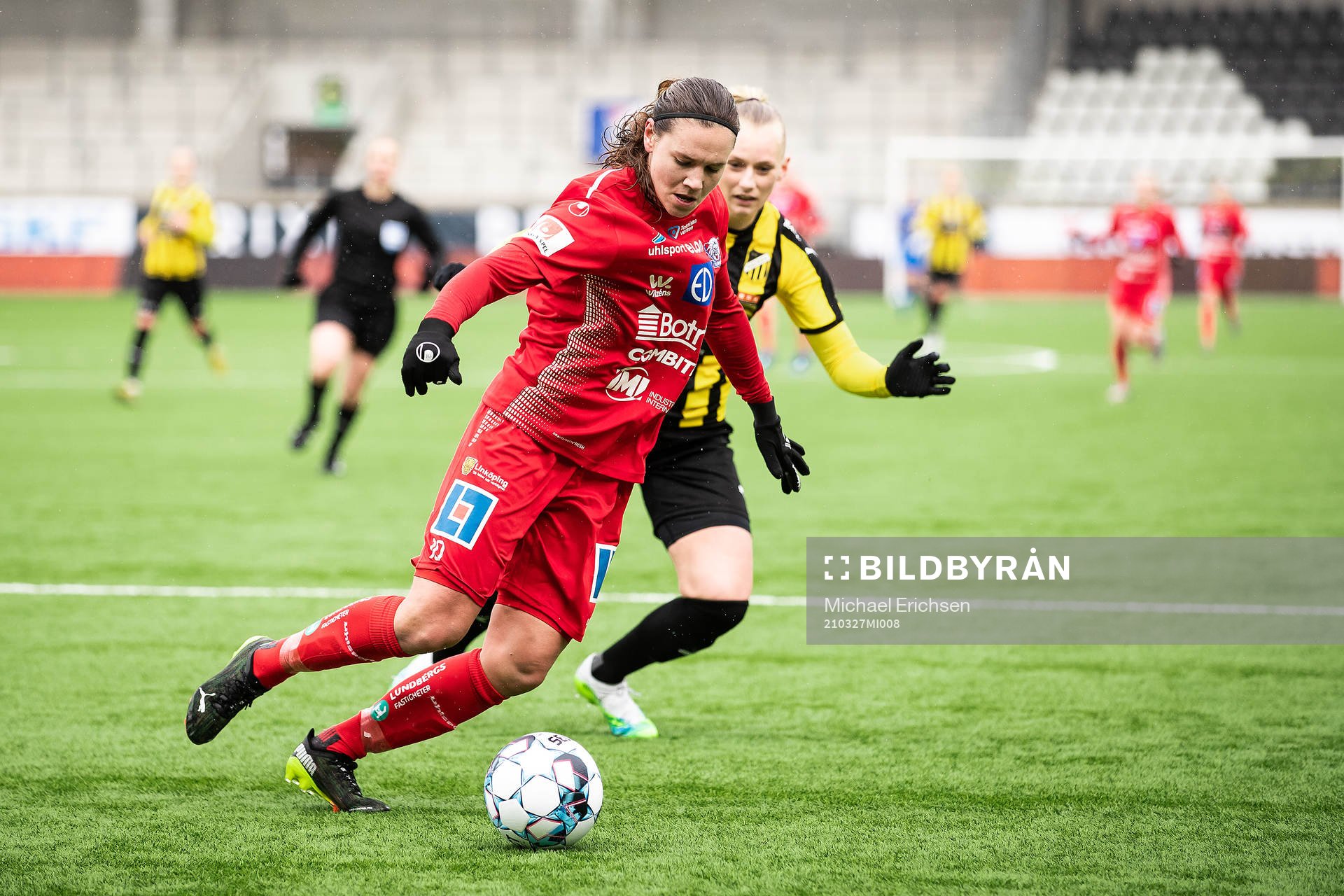 Linköpings Emma Lennartsson och Häckens Stina Blackstenius